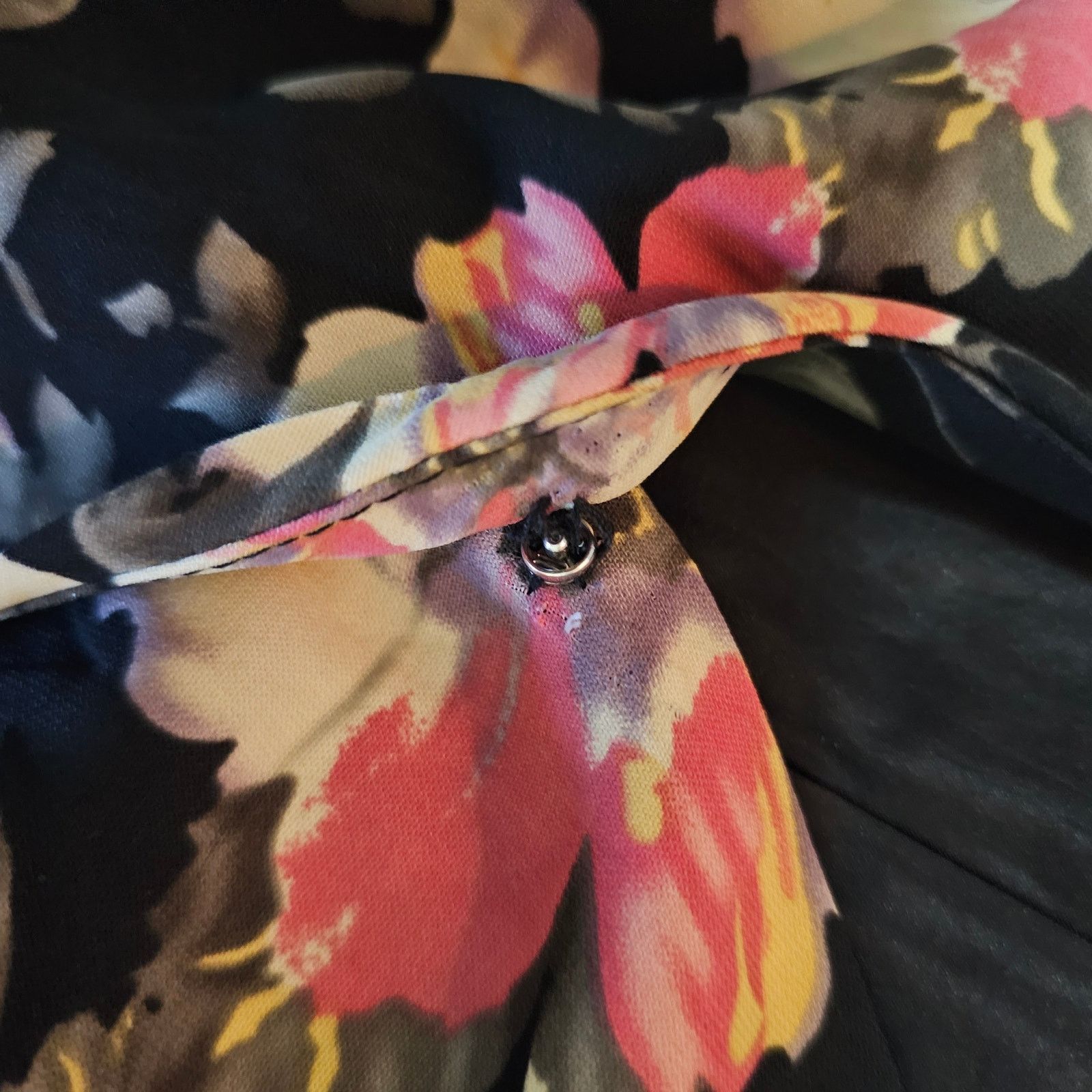 Forever 21 Forever 21 Black Floral Faux Wrap Dress Pleated Bottom sz L Size L / US 10 / IT 46 - 6 Thumbnail