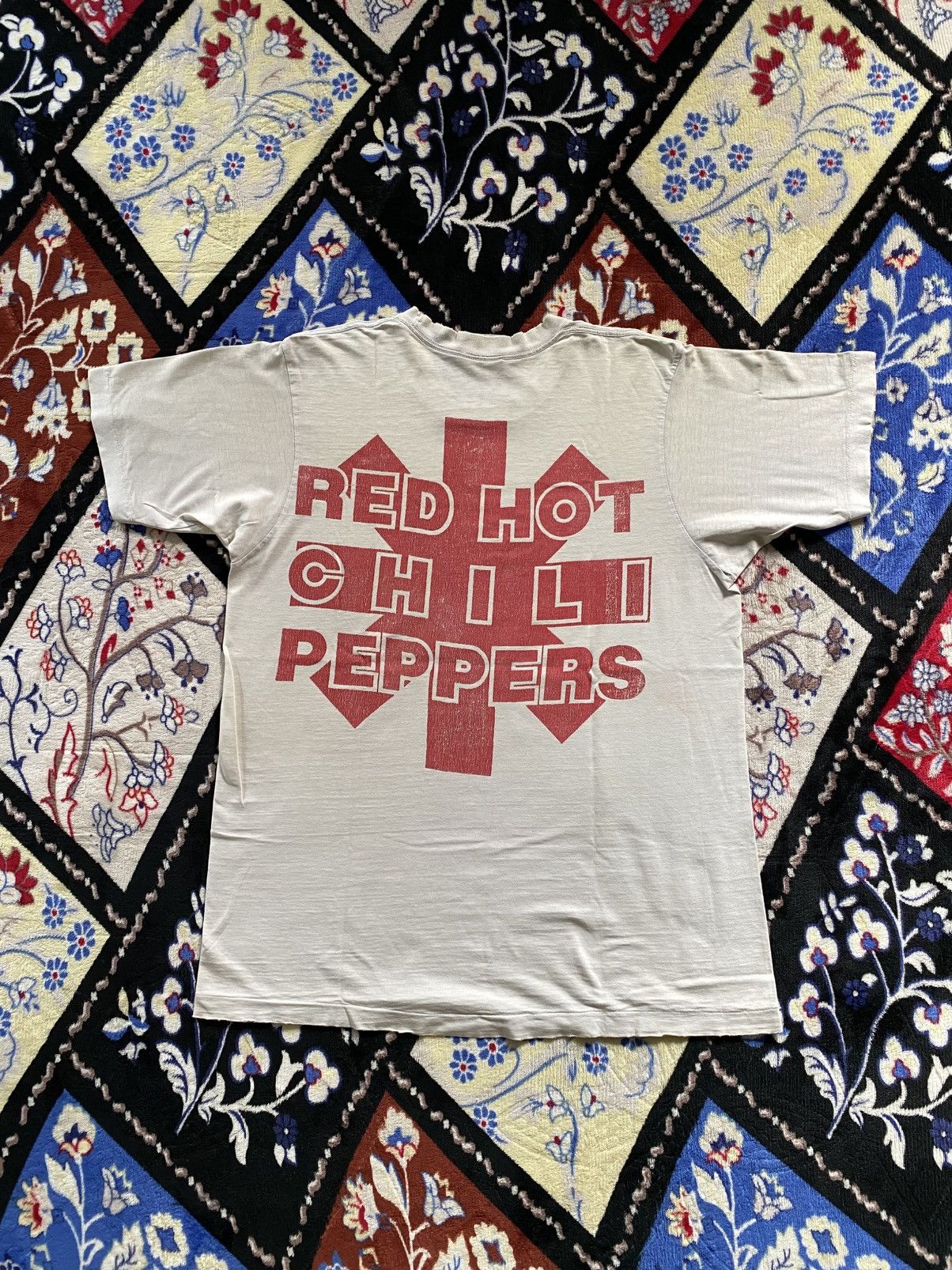 Band Tees Vintage 90s Red Hot Chili Peppers Tshirt Distressed Size US L / EU 52-54 / 3 - 2 Thumbnail