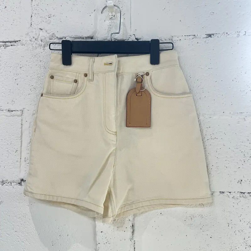 Louis Vuitton Louis Vuitton White Cotton Women's Shorts 0089 Size 28" / US 6 / IT 42 - 1 Thumbnail