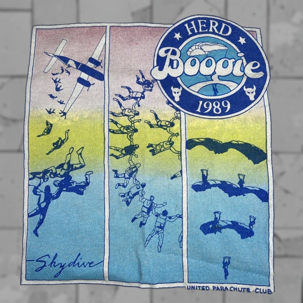 Vintage VTG Best Herd Boogie SINGLE STITCH Screen Stars SKYDIVING TEE Mens L Gray Stitch 1989 Stars Mens L USA Size US L / EU 52-54 / 3 - 1 Thumbnail