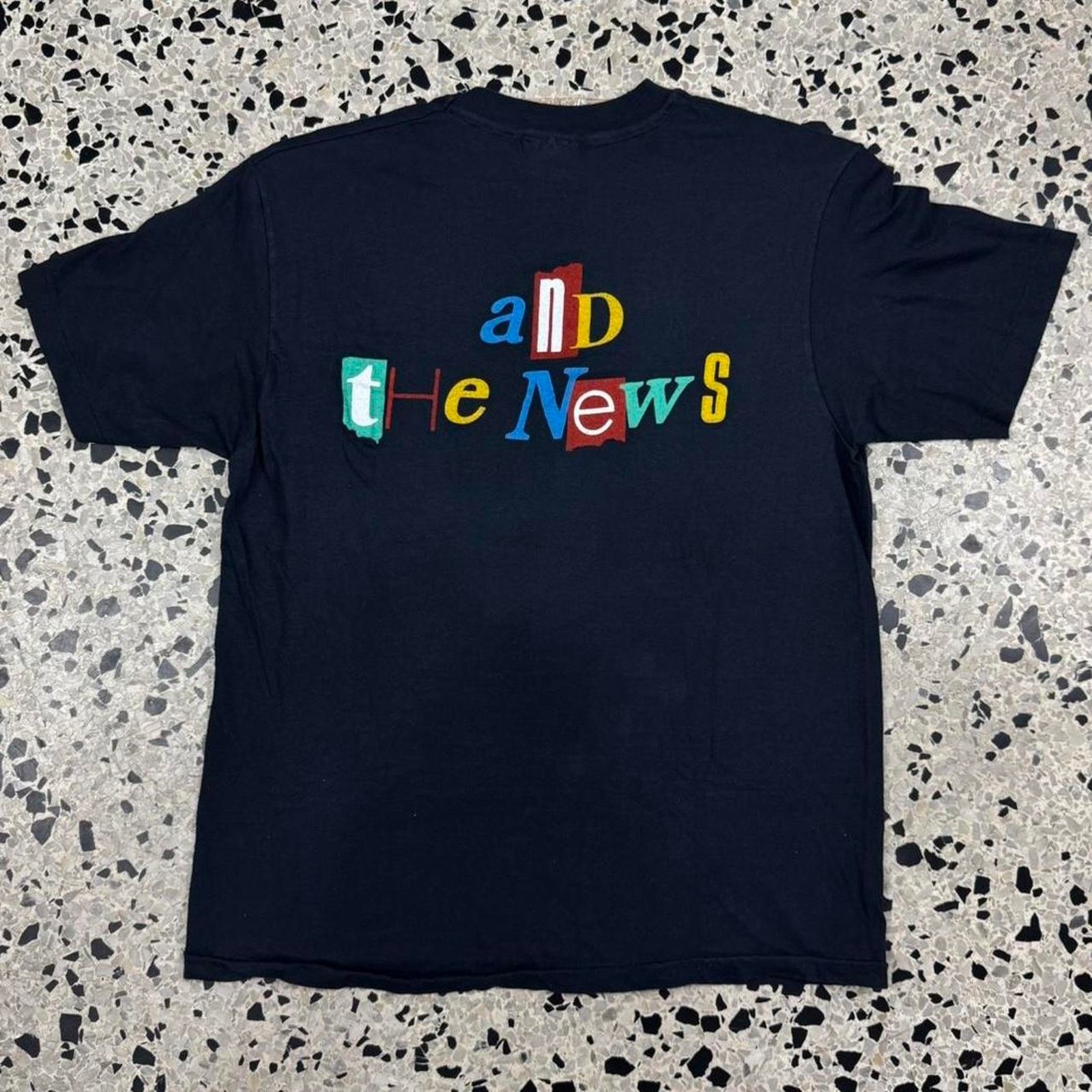 Hanes × Vintage VINTAGE 80S 1986 SINGLE STITCH HUEY LEWIS AND THE NEWS TEE: Size US L / EU 52-54 / 3 - 5 Thumbnail