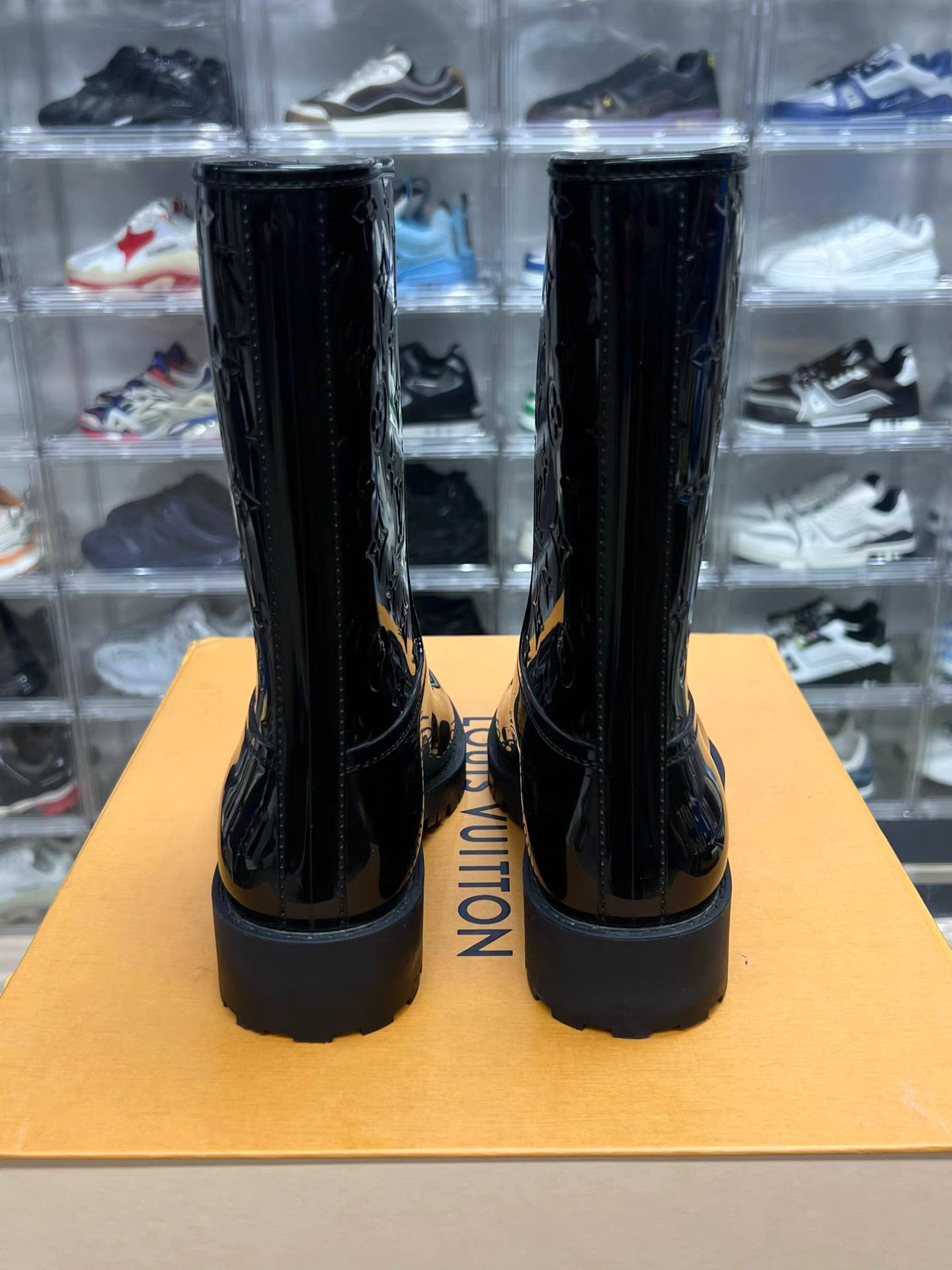 Louis Vuitton LV Drops Textured Print Flat Mid-Calf Boots K15 Size US 6 / IT 36 - 6 Thumbnail