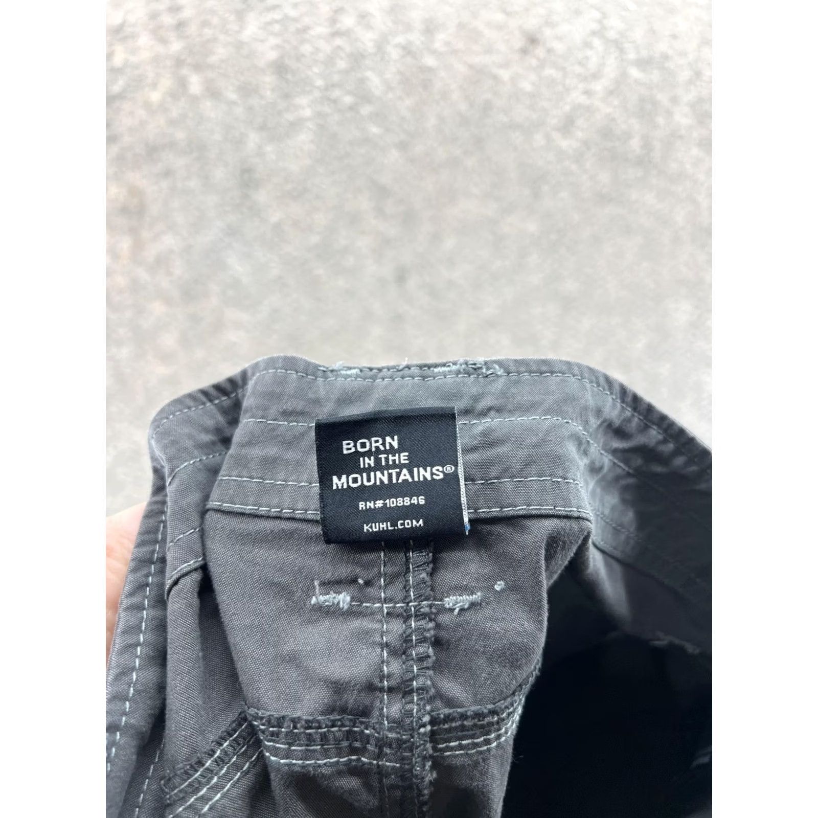 Vintage Kuhl Shorts Womens 12 Gray Cargo Twill Hiking Utility 9 Inseam Casual Summer Size 34" / US 12 / IT 48 - 6 Thumbnail