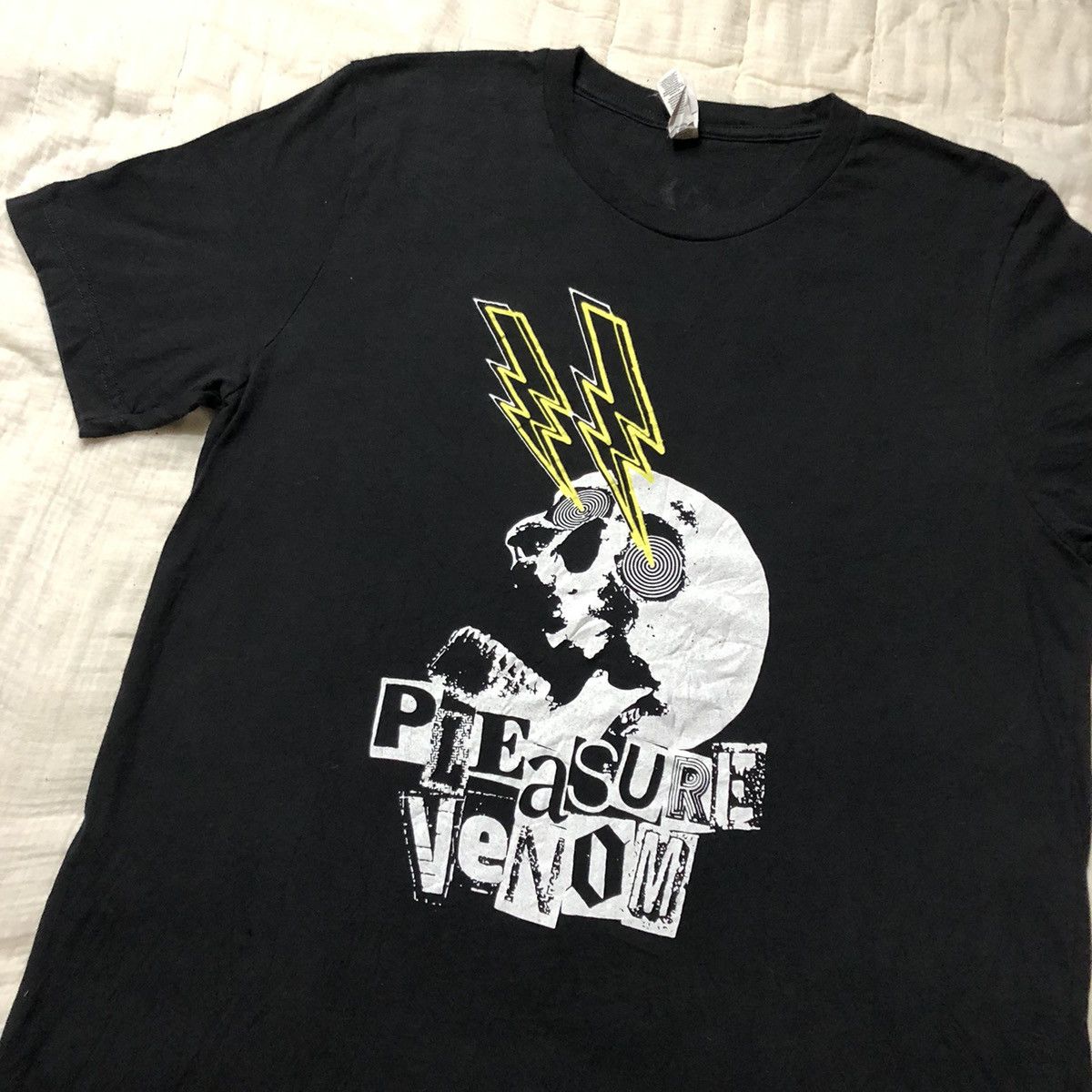Band Tees Vintage Pleasure Venom Alternative Band T Shirt Size US L / EU 52-54 / 3 - 1 Thumbnail