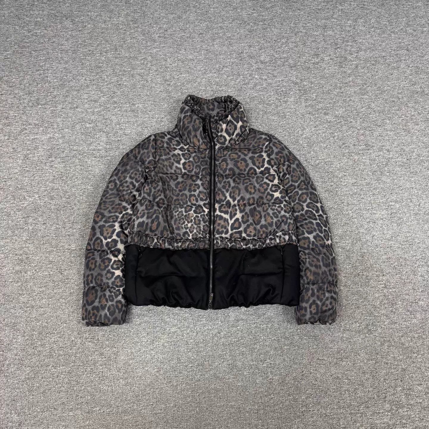 Moncler Moncler Leopard Print Panelled Down Jacket 0 99 New Size XS / US 0-2 / IT 36-38 - 1 Thumbnail