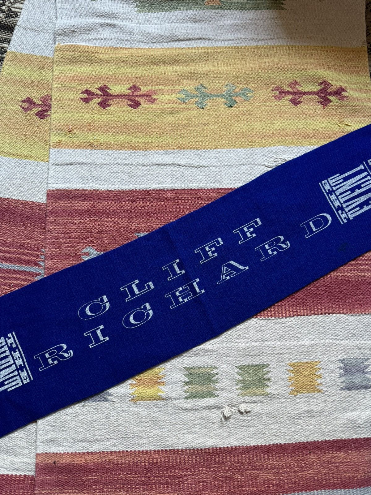 Band Tees Vintage 80s Cliff Richard 1989 Wembley Stadium Tour Scarf Size ONE SIZE - 3 Thumbnail