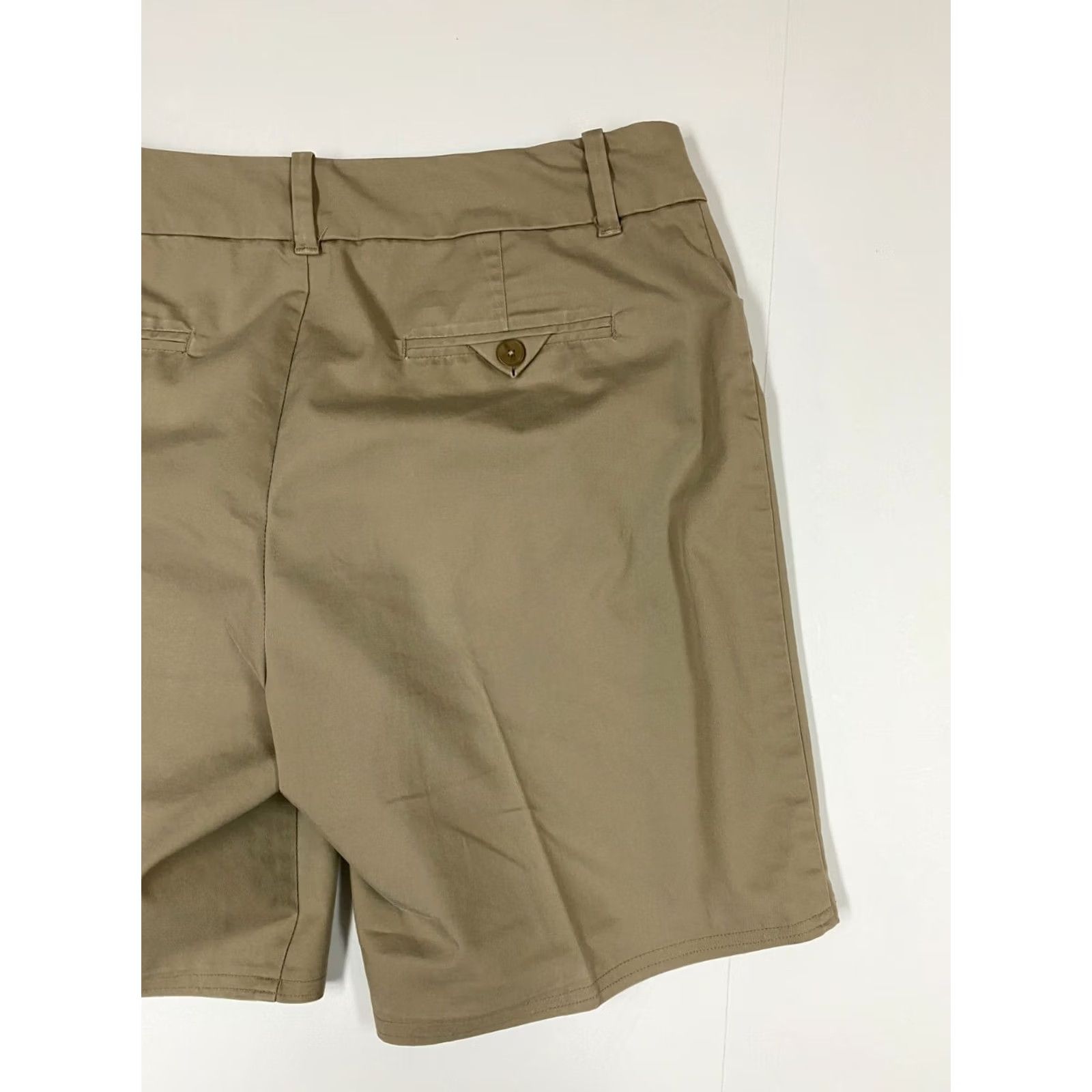 Dockers DOCKERS Shorts Womens 28 beige Chino khaki Casual CottonBlend FlatFront Zipper MidRise Classic Comfort Summer Walking Boys/Girls? Size 28" / US 6 / IT 42 - 7 Thumbnail