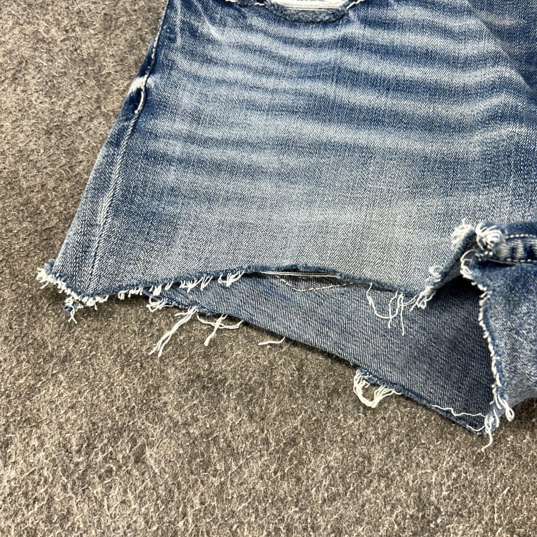 Vintage BKE Shorts Womens 28 Blue Denim Cut-Off Workwear Vintage? No Cotton Distressed Regular Size 28" / US 6 / IT 42 - 6 Thumbnail