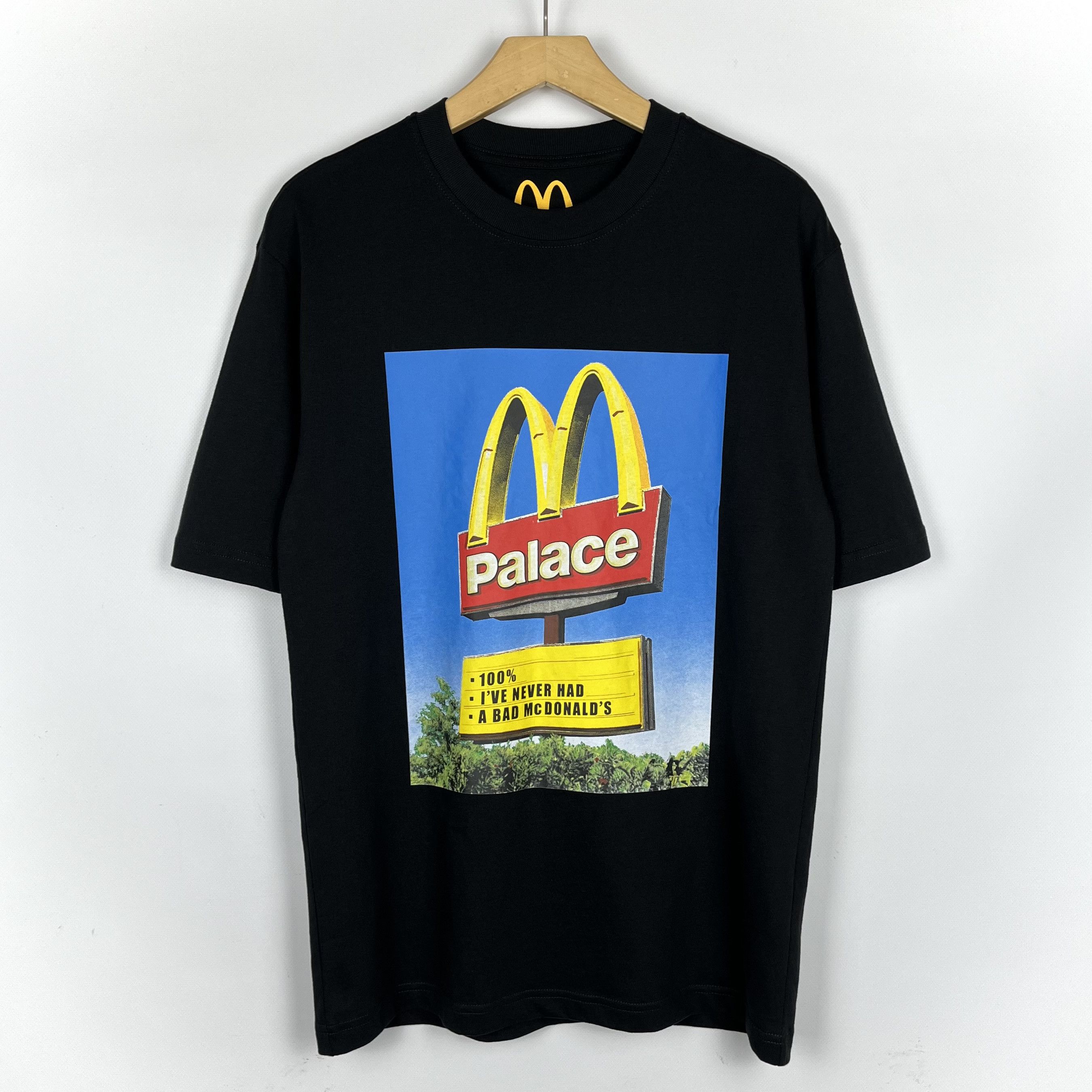 Palace NWOT Palace X McDonald’s Sign Big Logo T Shirt Size US S / EU 44-46 / 1 - 1 Thumbnail