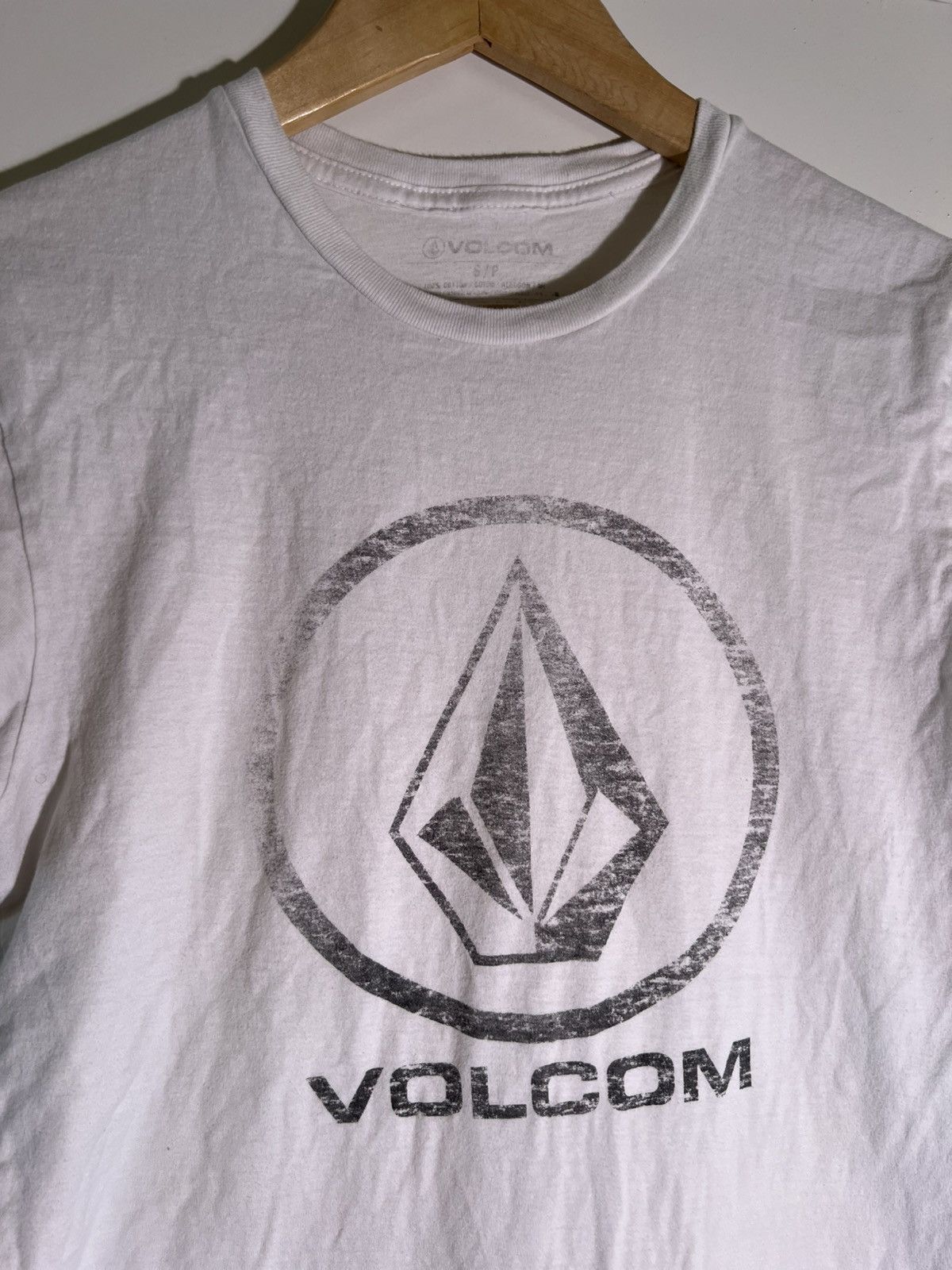 Vintage Y2K 2000’s VTG Vintage Volcom Goth Streetwear Retro T Shirt Size US S / EU 44-46 / 1 - 3 Thumbnail