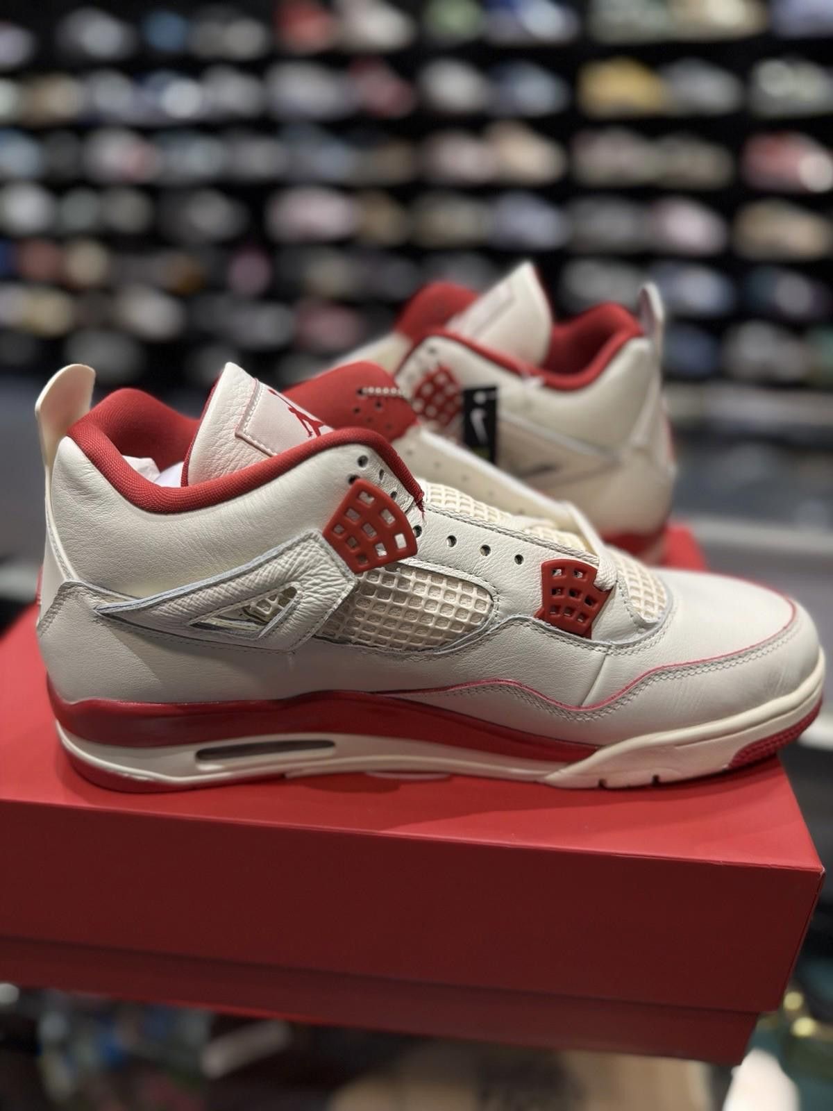 Jordan Brand Nike Air Jordan 4 Retro Valentines Day Size 13.5W / 12M Size US 12 / IT 42 - 9 Thumbnail