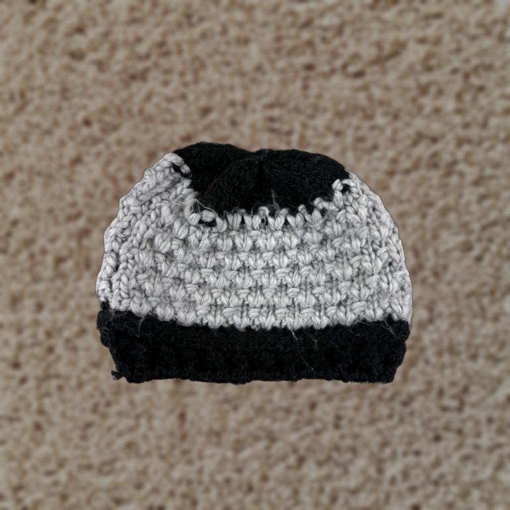 Vintage Womens Beanie Hat Toque Gray Black Thick Knit 100% Polyester One Size Embroidered Logo Floral Knit Pattern Winter Fall Ski Style Womens Size ONE SIZE - 1 Thumbnail
