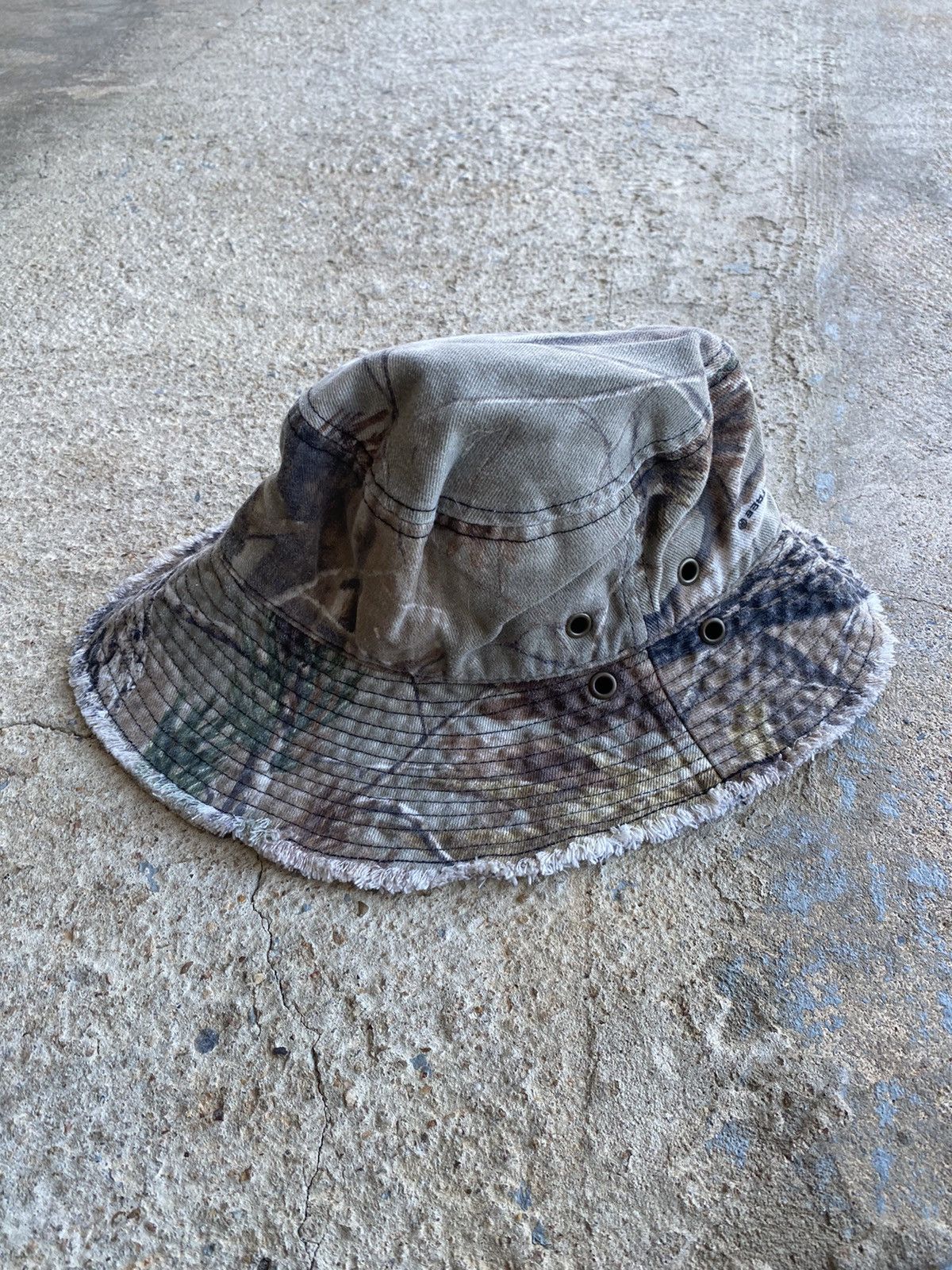 Vintage Vintage Y2K Realtree Style Camo Distressed Bucket Hat Size ONE SIZE - 4 Thumbnail