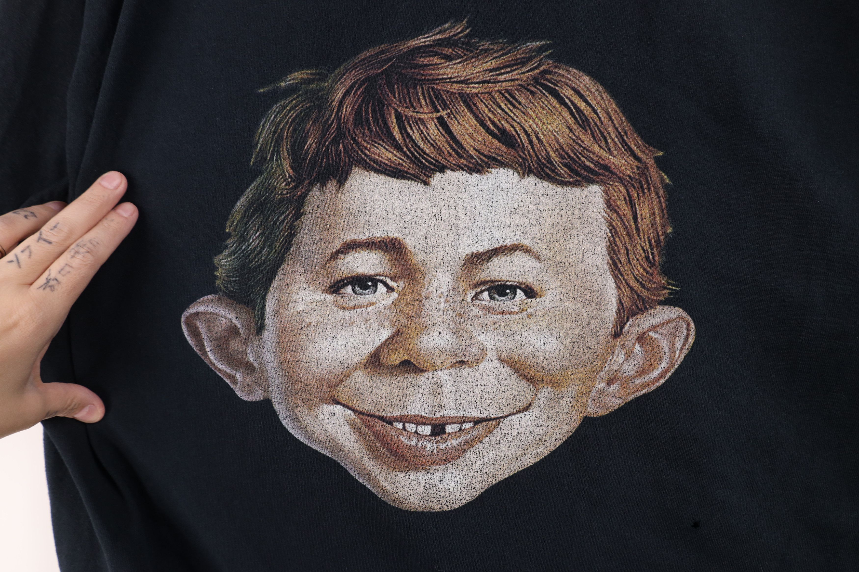 Vintage Vintage Alfred E Neuman Face Short Sleeve T-Shirt Black Size US XL / EU 56 / 4 - 4 Thumbnail