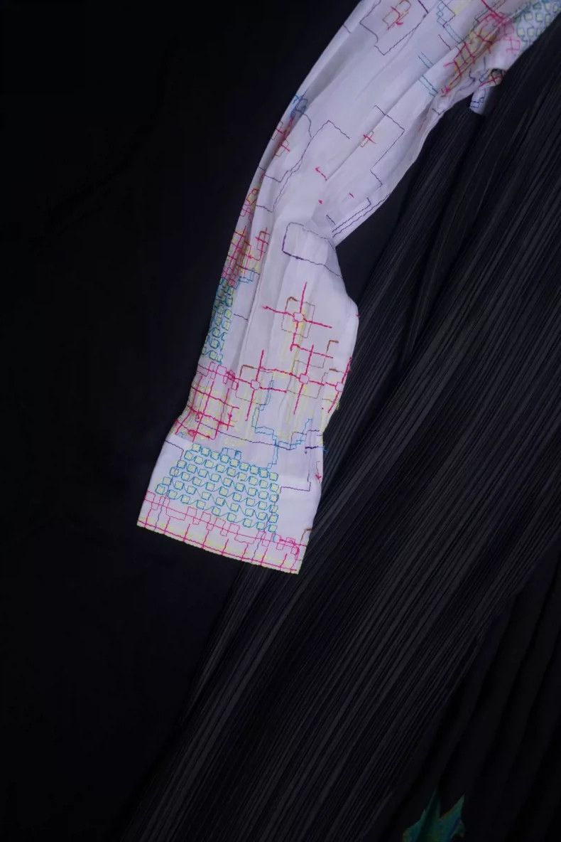 Issey Miyake Issey Miyake Embroidered pleated shirt Size M / US 6-8 / IT 42-44 - 4 Thumbnail