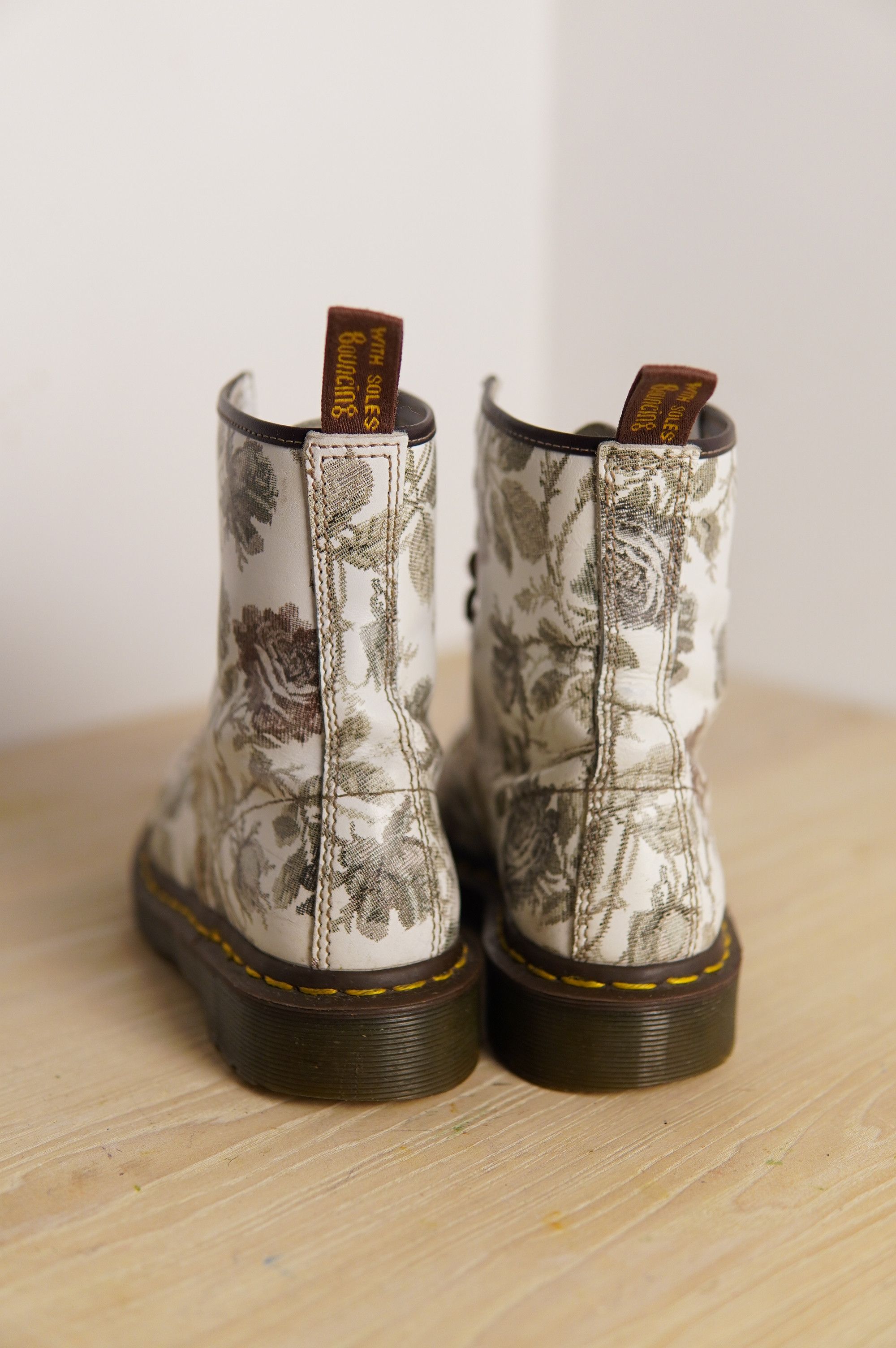 Dr. Martens Vintage Dr. Martens 1460 Pascal Floral Rose Tapestry Boots Size US 5 / IT 35 - 7 Thumbnail