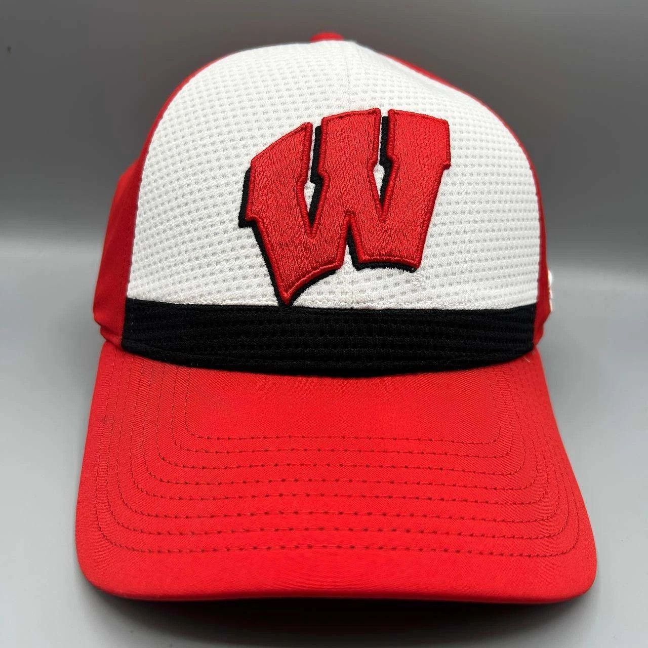 Other Wisconsin Badgers M-L Embroidered Fanatics Stretch Fitted Size ONE SIZE - 1 Thumbnail