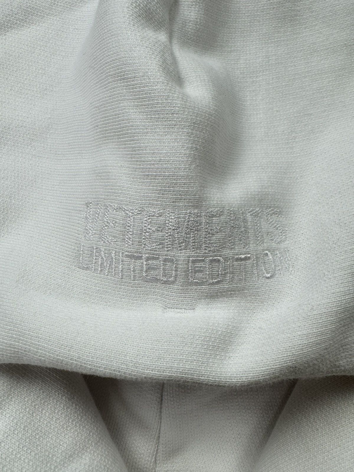 Vetements Vetements Limited Edition Logo Oversize Hoodie Size US L / EU 52-54 / 3 - 3 Thumbnail
