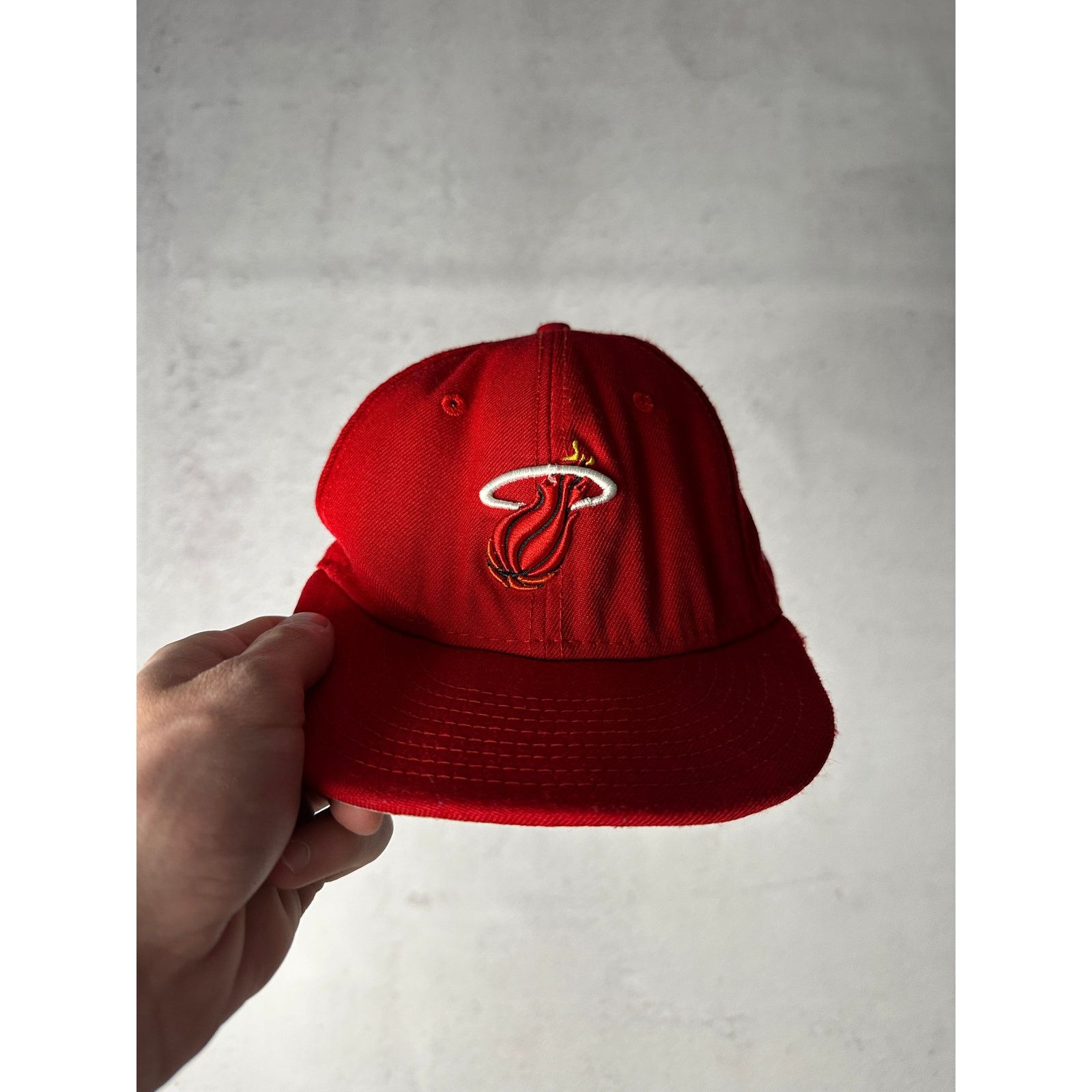 NBA Vintage NBA Red Preowned Miami Heat Fitted Hat - 6 5/8 Size ONE SIZE - 1 Thumbnail