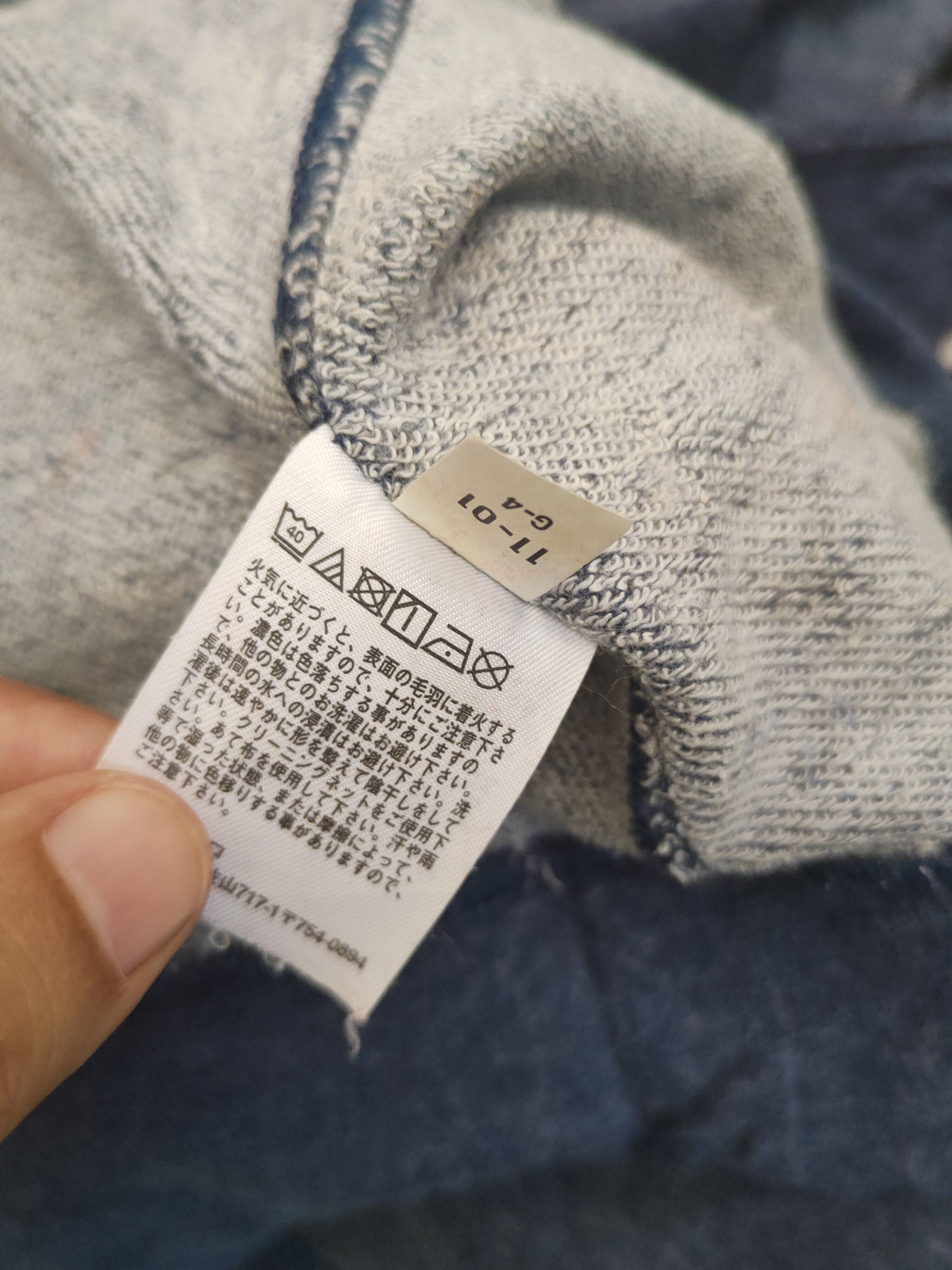 Uniqlo Vintage Uniqlo Blue Sweatshirts Size US XL / EU 56 / 4 - 11 Thumbnail