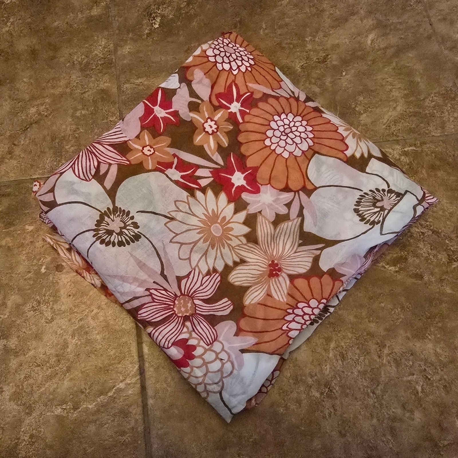 Other Multicolored Floral XL Tablecloth Size ONE SIZE - 1 Thumbnail