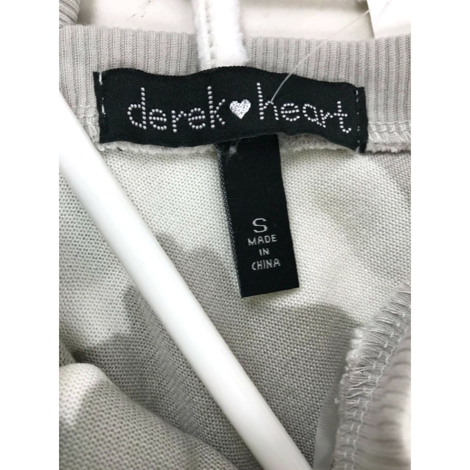 Vintage Derek Heart Camouflage Camo Fleece V-Neck Long Sleeve Women's Small Gray White Regular Fit Shirt Size S / US 4 / IT 40 - 6 Thumbnail