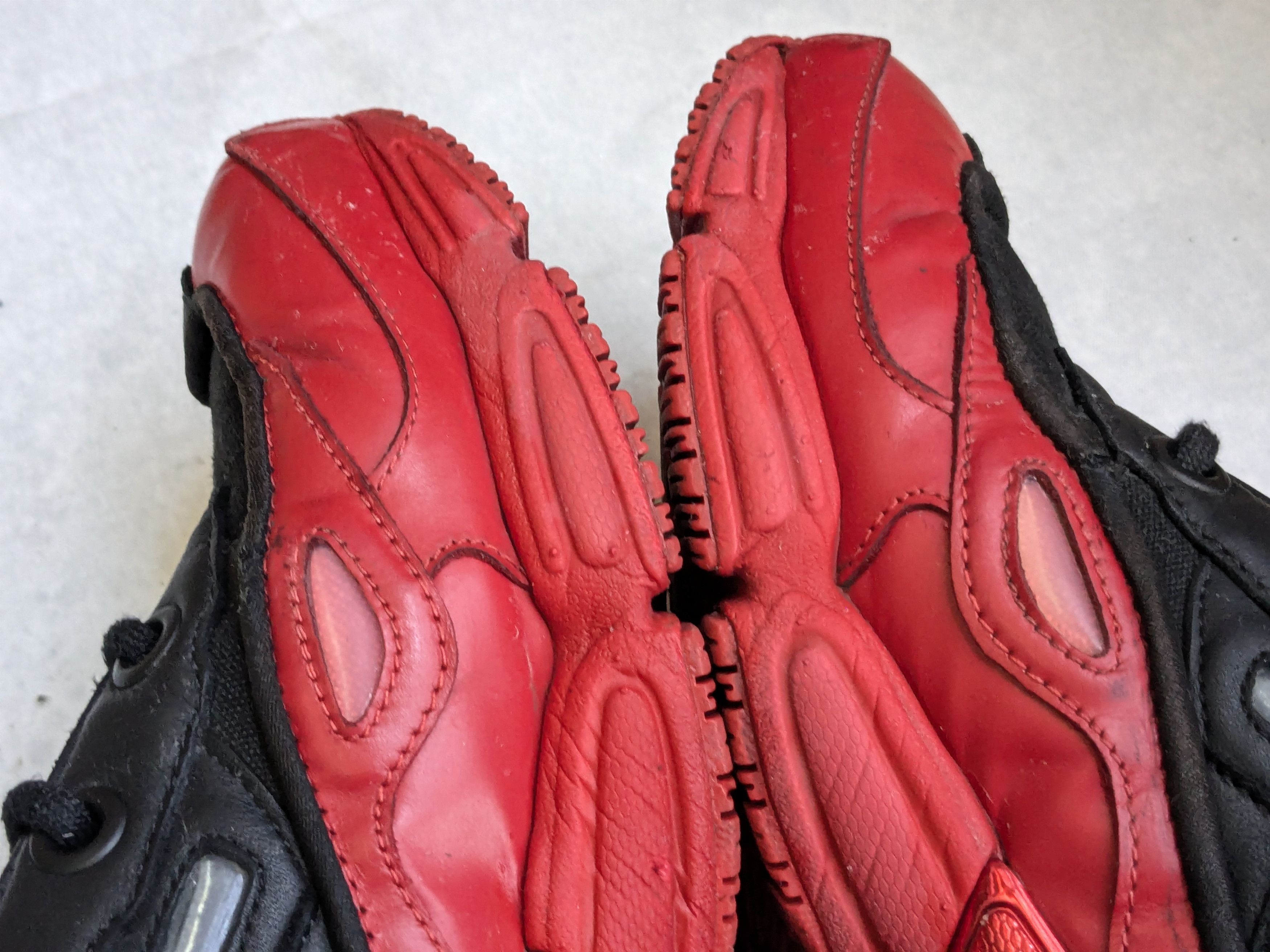 Raf Simons Adidas Raf Simons Ozweego 3 Black Scarlet Red DA8775 9.5 Size US 9.5 / EU 42-43 - 11 Thumbnail