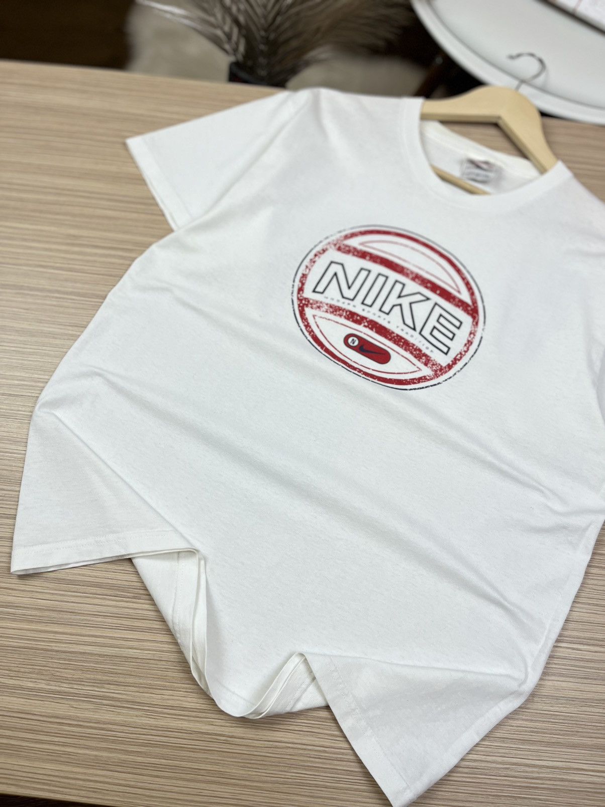 Nike Vintage Nike tee big logo rare size M Size US M / EU 48-50 / 2 - 6 Thumbnail
