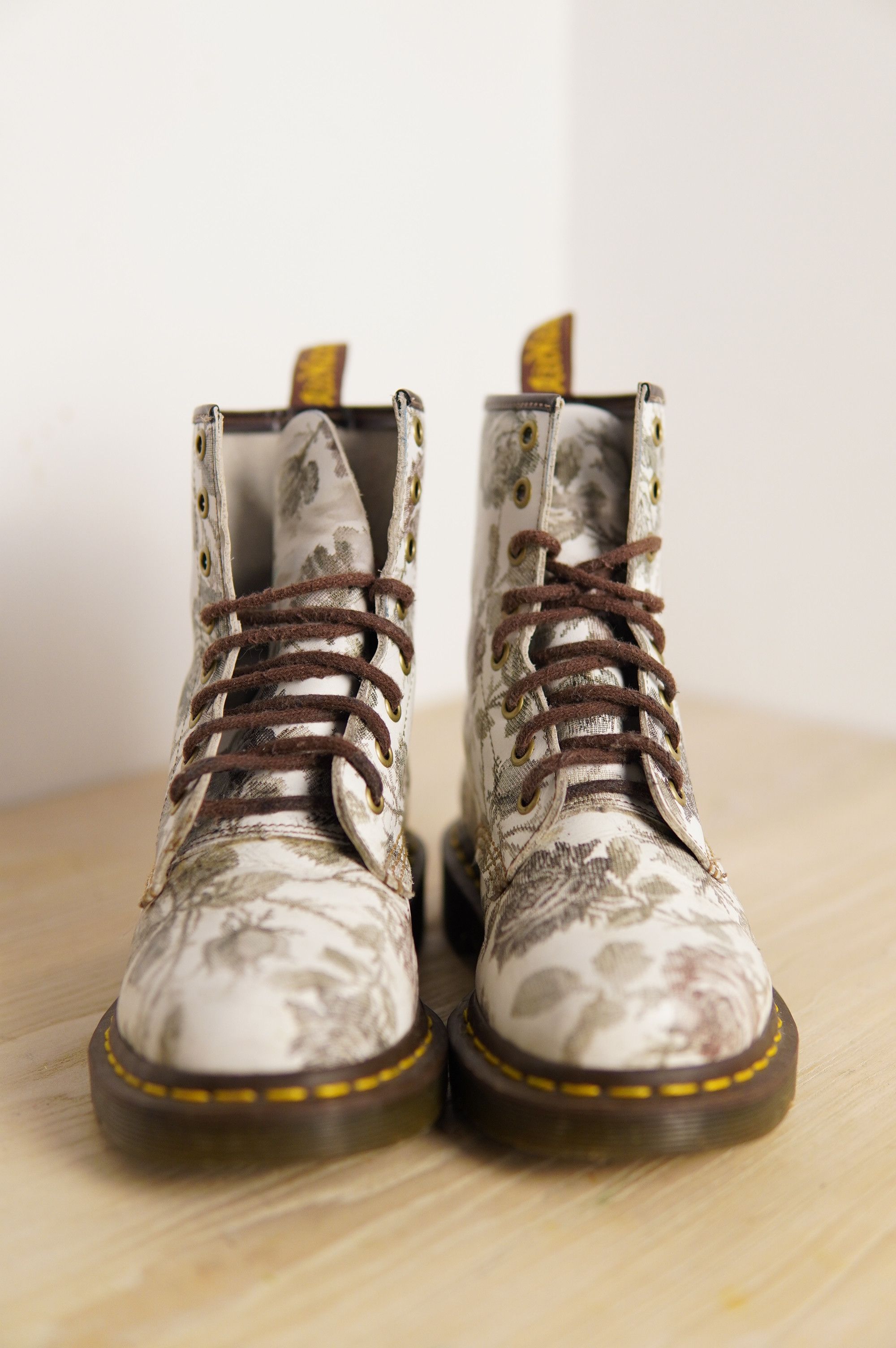 Dr. Martens Vintage Dr. Martens 1460 Pascal Floral Rose Tapestry Boots Size US 5 / IT 35 - 4 Thumbnail