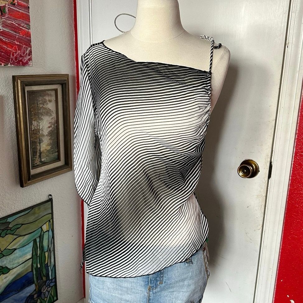 Other one heart vintage cold shoulder white black striped blouse Size M / US 6-8 / IT 42-44 - 1 Thumbnail
