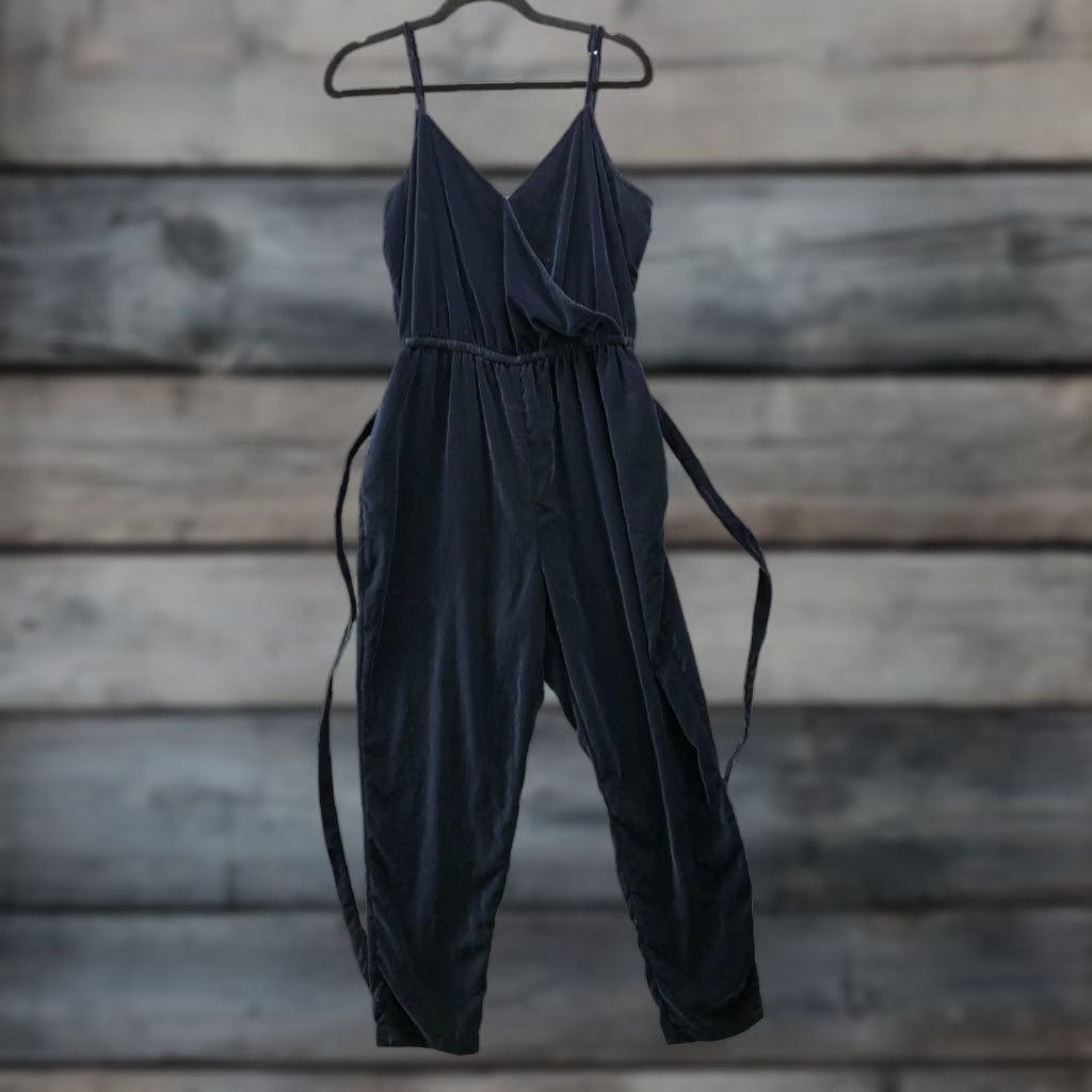 Gap Gap Velvet Cami Jumpsuit Women L Dark Blue Navy Tapered Relaxed Tie Waist Camisole Strapless Sleeveless One-Piece Pockets 100% Polyester Size 36" / US 14 / IT 50 - 1 Thumbnail