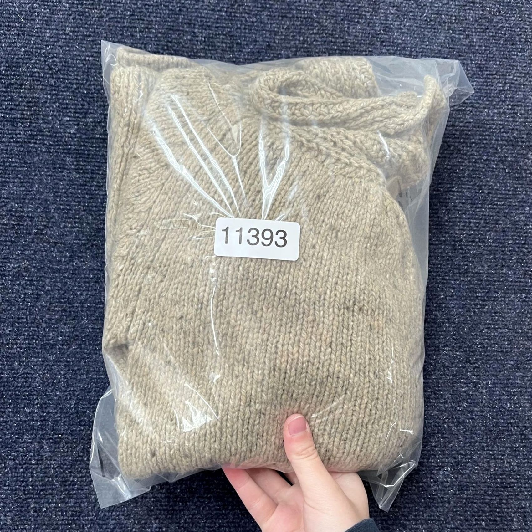Vintage VINTAGE Max Studio Sweater Womens XS Beige Lambswool Blend Button Front Size XS / US 0-2 / IT 36-38 - 8 Thumbnail