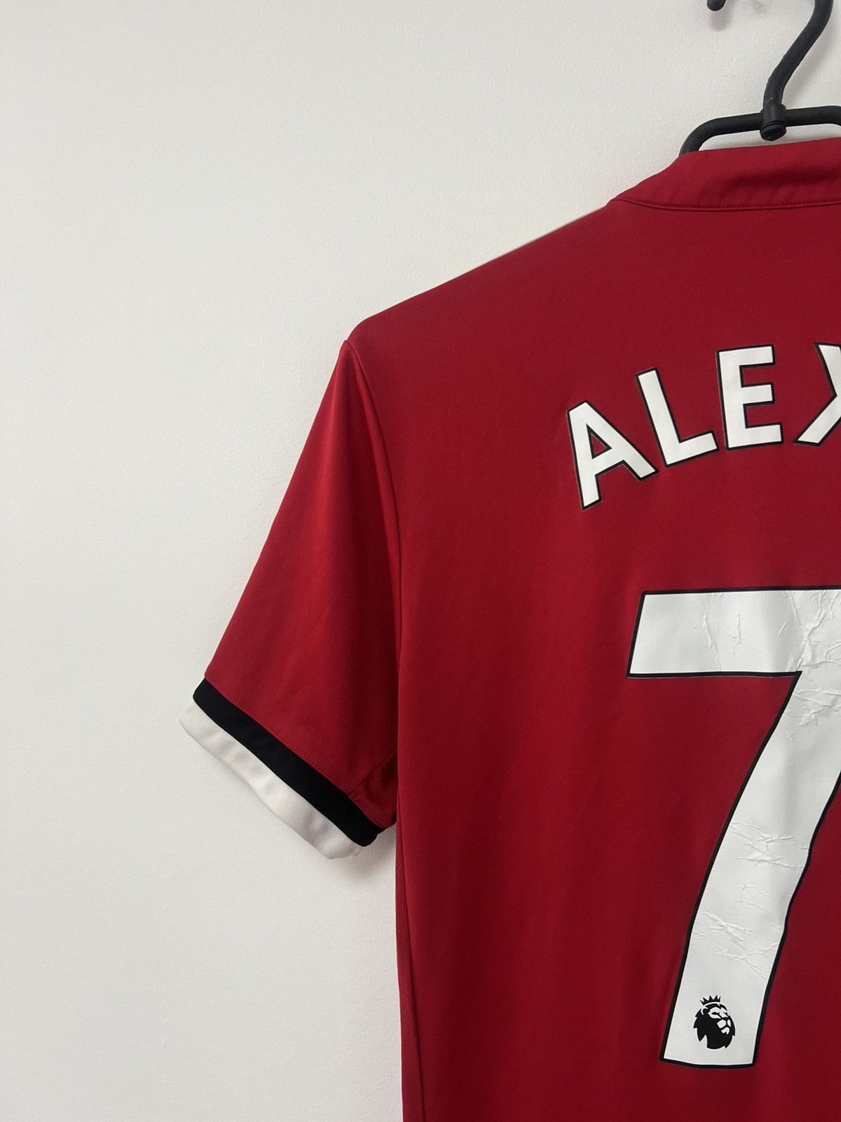 Adidas × Vintage Manchester United 2017-18 Alexis #7 Jersey Soccer Shirt sz S Size US XS / EU 42 / 0 - 6 Thumbnail