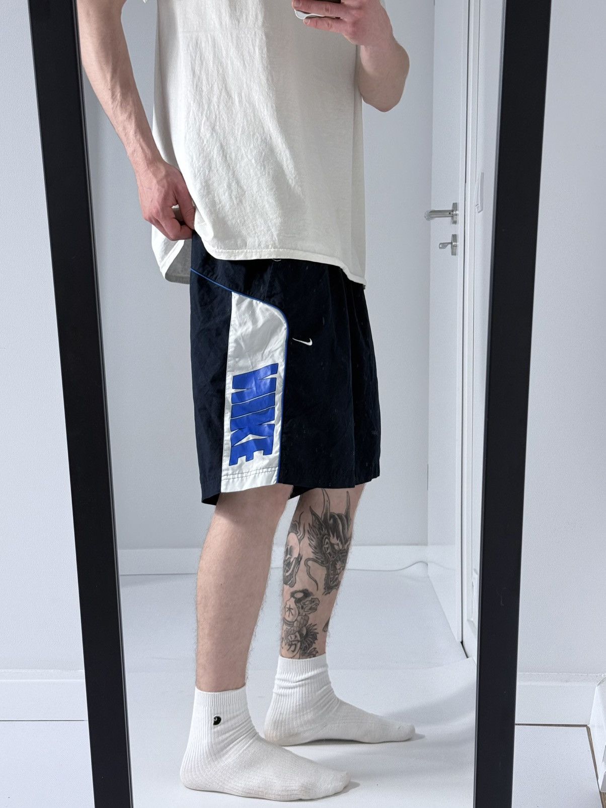 Nike Vintage Nike y2k streetwear nylon track shorts Size US 32 / EU 48 - 4 Thumbnail