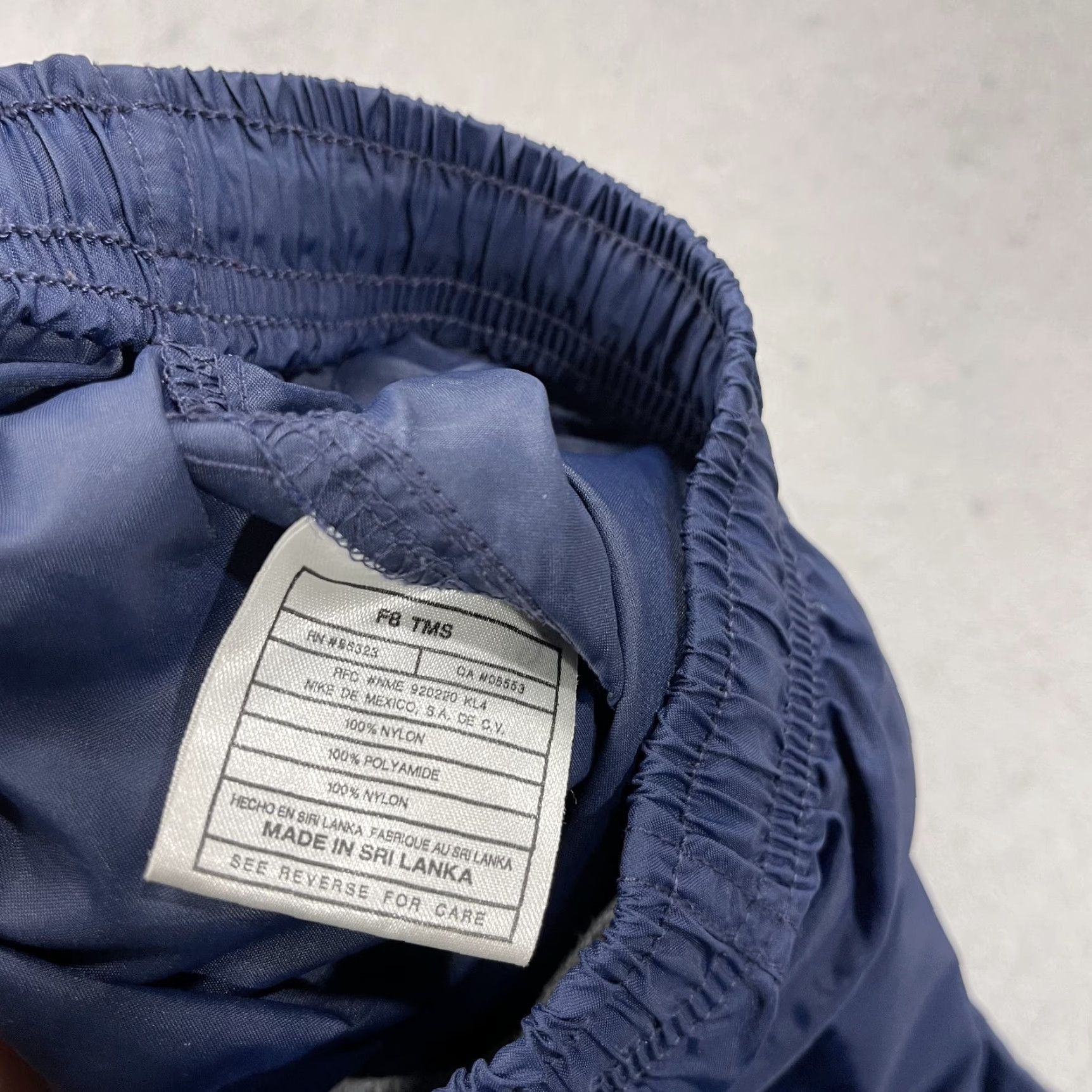 Nike VINTAGE Nike Track Pants Mens M Blue Nylon 90s Swish Zip Cuff Ankle 31in Inseam Pockets Activewear Gym & Training Size US 31 - 6 Thumbnail