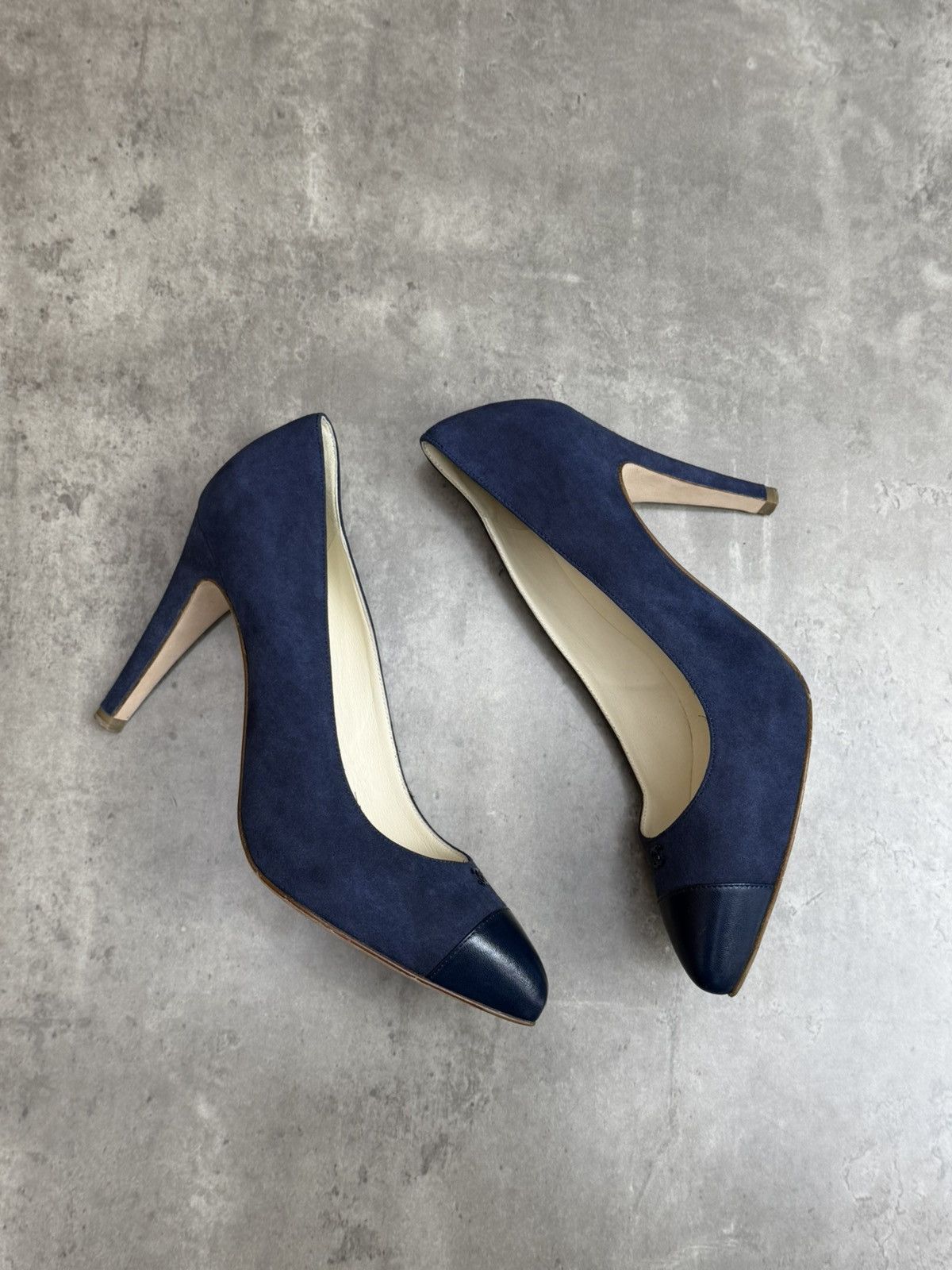 Chanel Chanel CC Blue Suede Cap Toe Heels Pumps Size 38 C Size US 8 / IT 38 - 7 Thumbnail