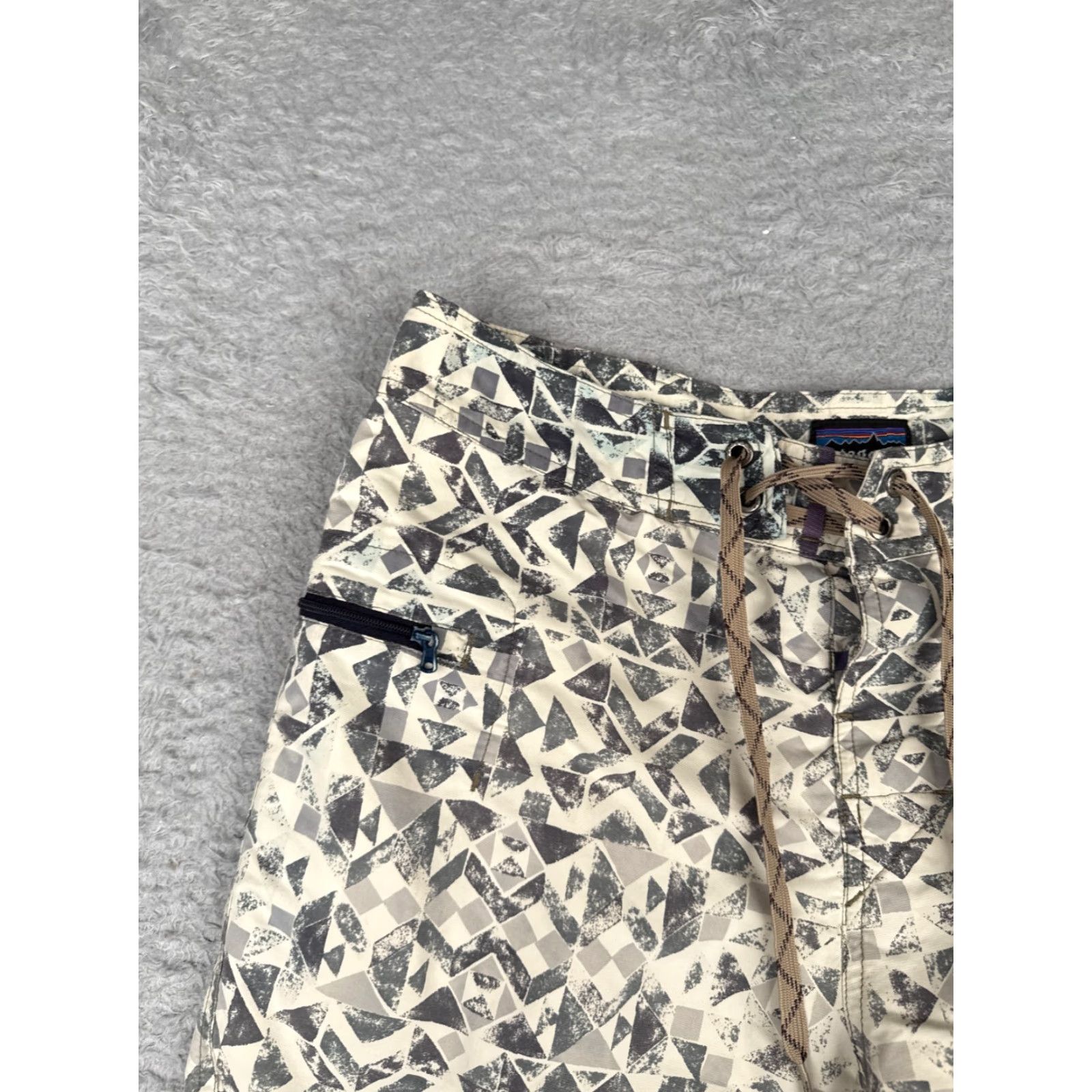 Speedo Patagonia Swim Trunks Mens 31 Beige Gray Board Shorts 100% Polyester Cargo 31x9 Size US 31 - 4 Thumbnail