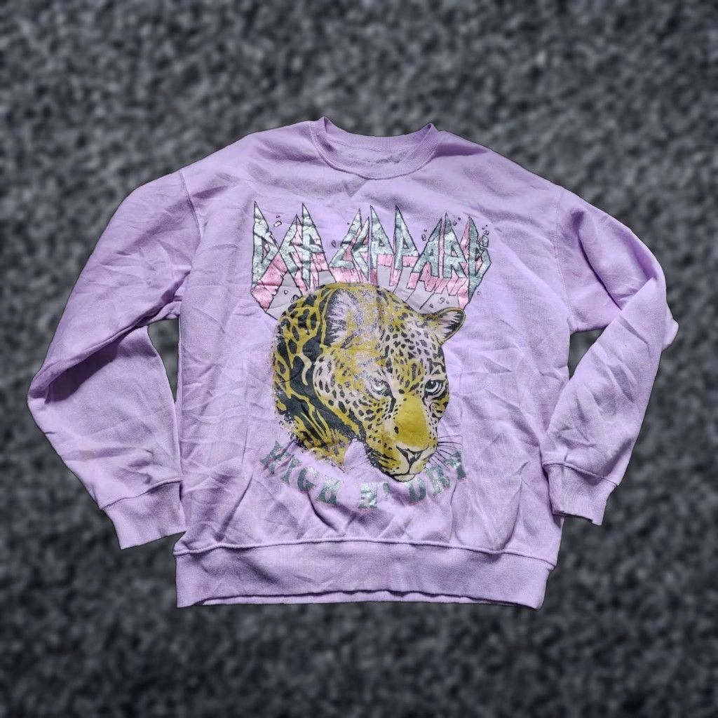 Vintage Def Leppard Shirt Womens M Purple Leopard Print Pullover High N Dry Size M / US 6-8 / IT 42-44 - 1 Thumbnail