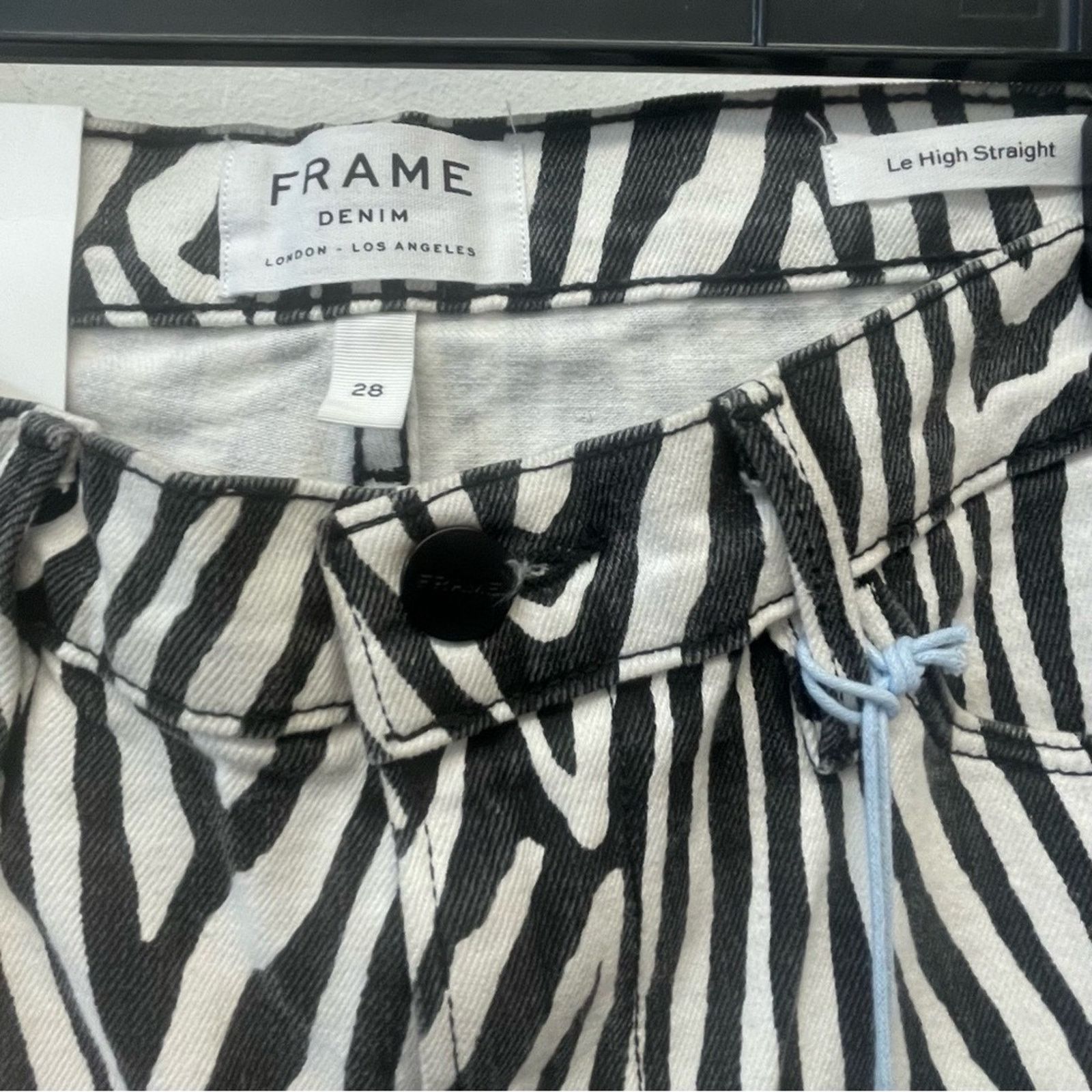 Frame NWT Frame Le High Straight Zebra Crop Jeans size 28 Size 28" / US 6 / IT 42 - 8 Thumbnail
