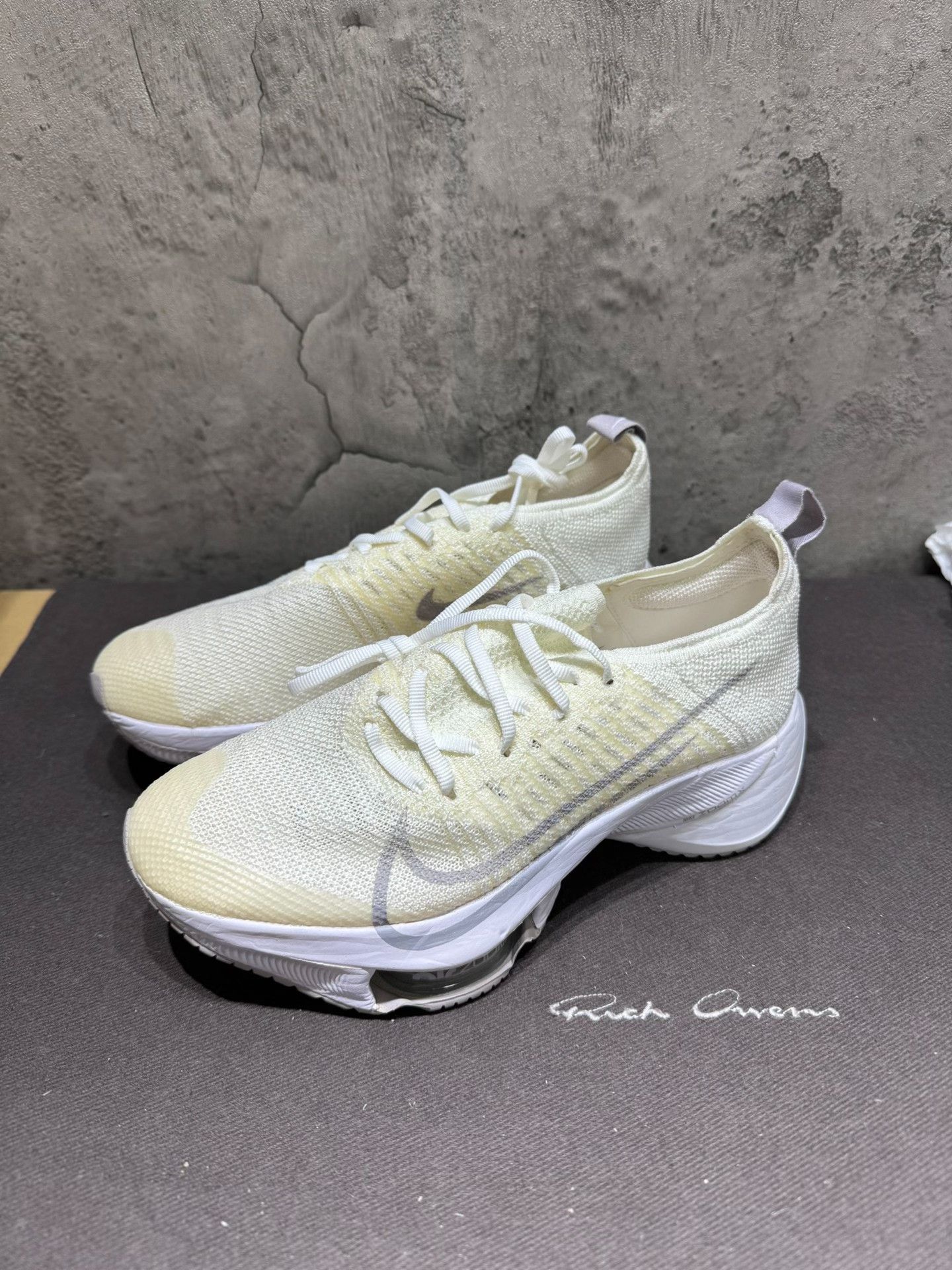 Nike Nike ZOOM TEMPO White Lowtop Sneakers 36 Men Size US 5 / EU 37 - 1 Thumbnail