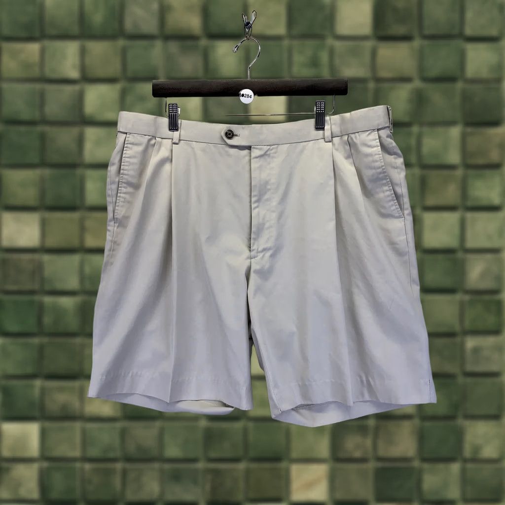 Pendleton VINTAGE Pendleton Mens Pleated Khaki Shorts 40 Beig e Cotton Blend Front Pleated Chino 90s Casual, Travel, Workwear Mens Size US 40 / EU 56 - 1 Thumbnail