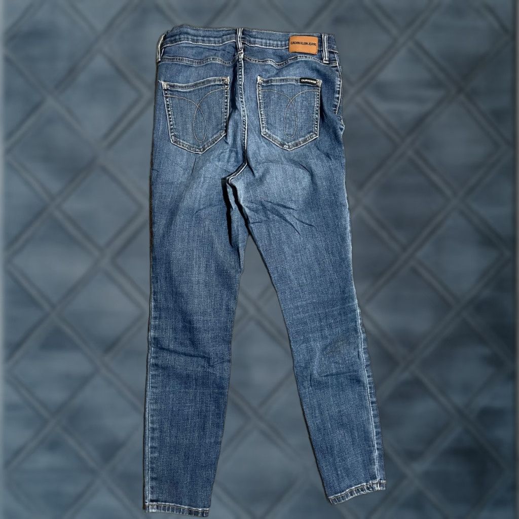 Calvin Klein **Calvin Klein Womens Dark Wash 10/30 Skinny Jeans** User: **Calvin Klein Women's Dark Wash 10/30 Skinny Jeans** Size 32" / US 10 / IT 46 - 1 Thumbnail