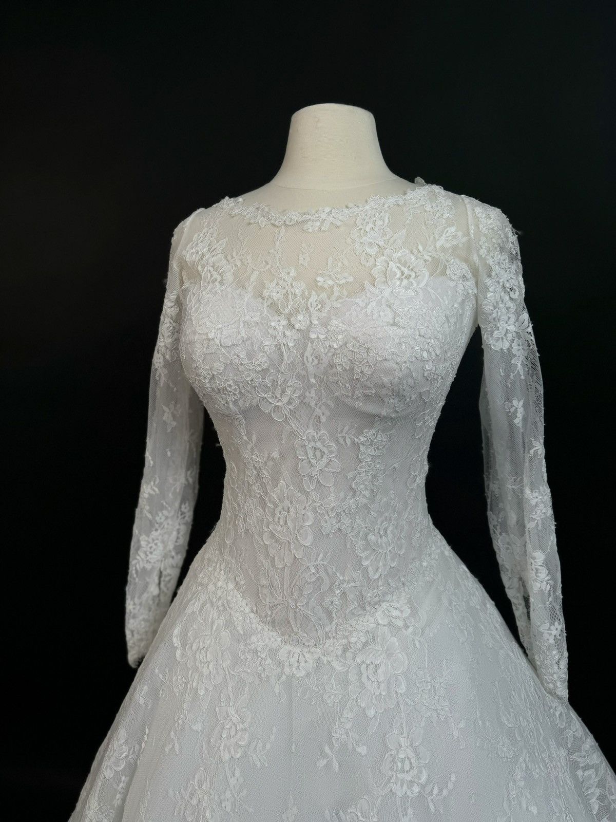 Other Preloved US 8-10 Anna Augusta French Corded Lace Bridal Gown Size L / US 10 / IT 46 - 3 Thumbnail