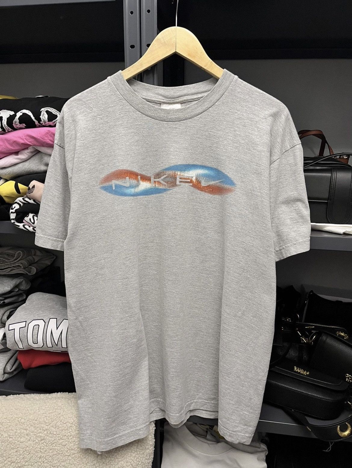 Nike Vintage Nike Logo T-shirt Size US L / EU 52-54 / 3 - 1 Thumbnail