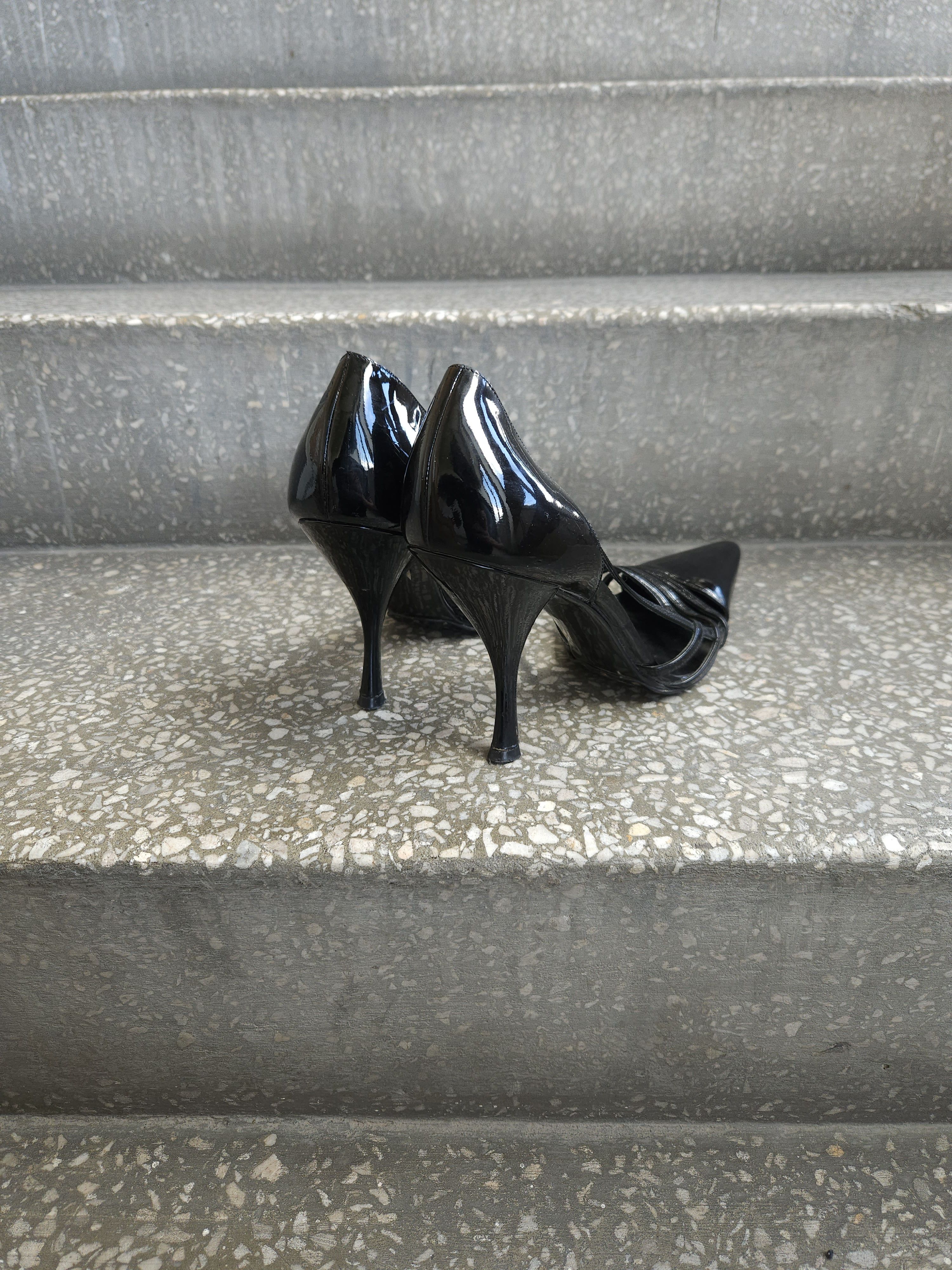 Dolce & Gabbana Dolce gabbana black patent leather pointed toe heels Size US 10 / IT 40 - 6 Thumbnail