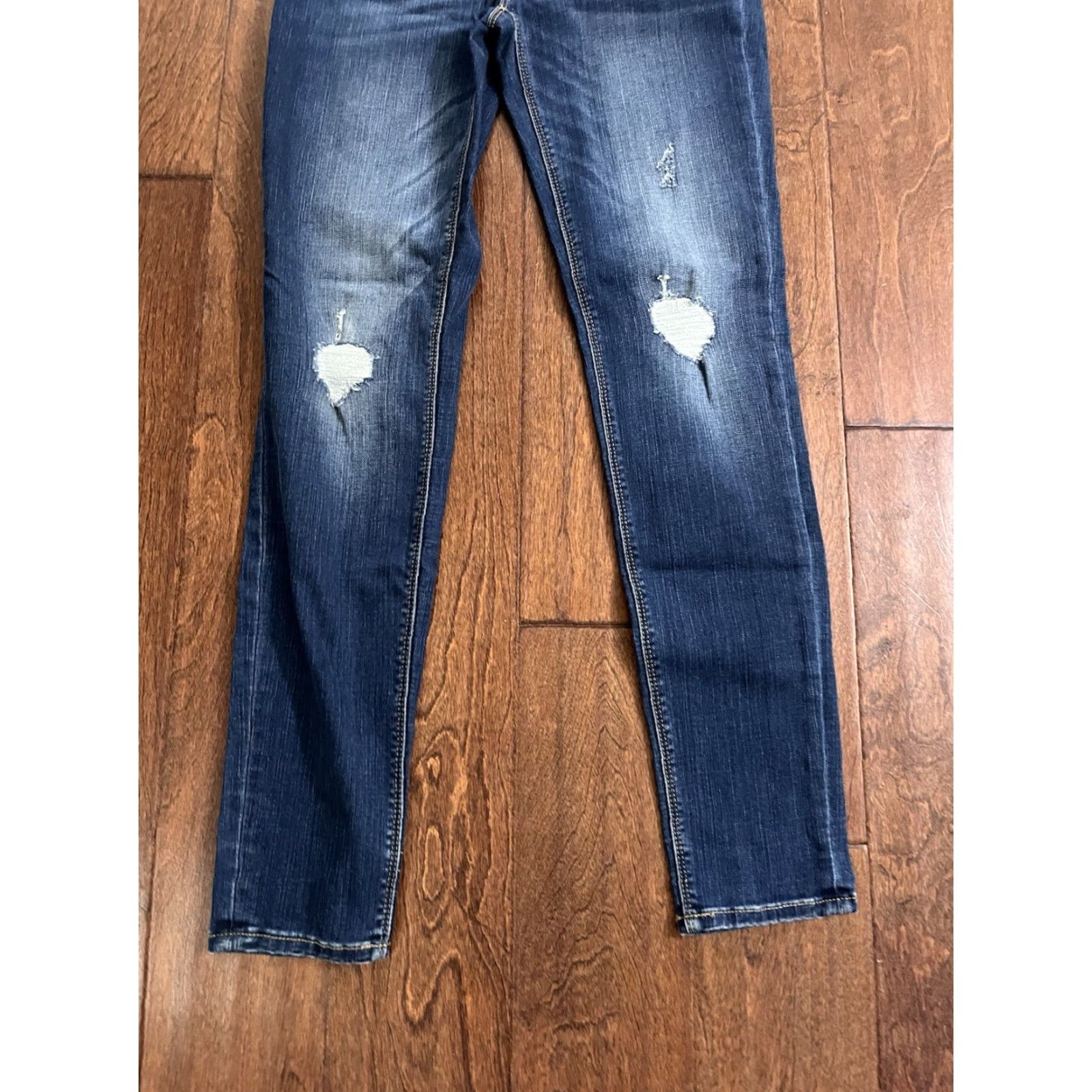 White House Black Market White House Black Market WHBM Mid-Rise The Skinny Jeans Size 0 Distressed Size 28" / US 6 / IT 42 - 3 Thumbnail