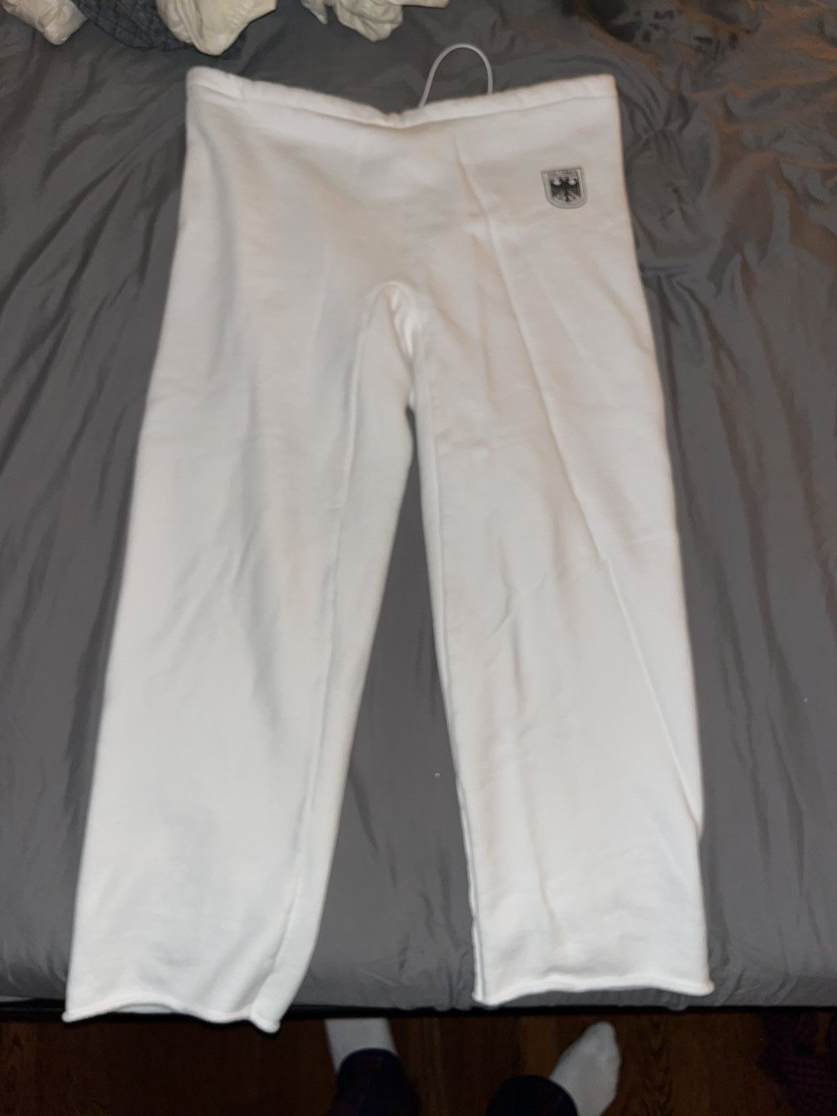 Yeezy Yeezy Vultures White Sweatpants Size US 33 - 1 Thumbnail