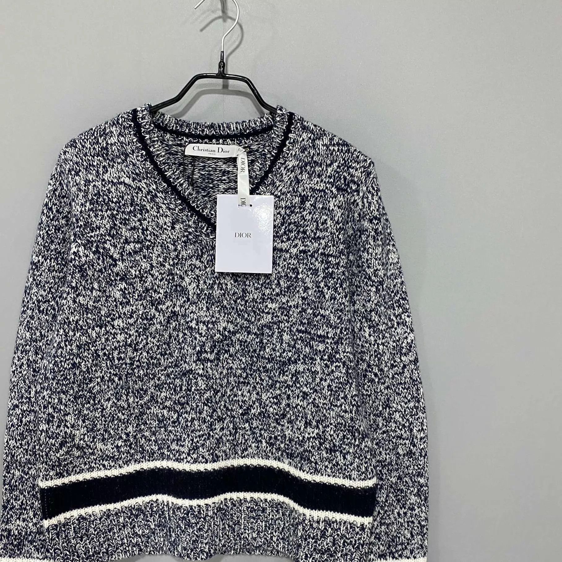 Dior Dior V-neck snowflake back logo sweater Size XS / US 0-2 / IT 36-38 - 2 Thumbnail
