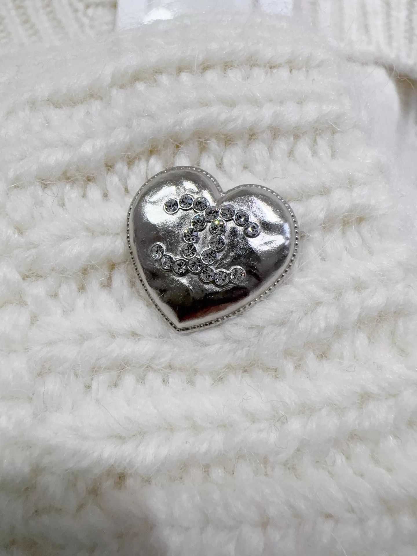 Chanel Chanel 21B Heart Button Cardigan Women's 34 Size XS / US 0-2 / IT 36-38 - 3 Thumbnail