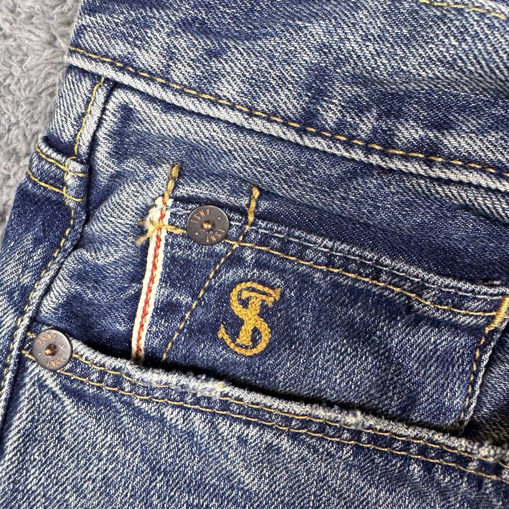 Todd Snyder Todd Snyder Jeans Men’s 33x32 Button Fly Selvedge Denim Blue 12.5oz Distressed Slim Straight 5-Pocket Regular Rise Mens Regular Fit Vintage Style Size US 33 - 3 Thumbnail